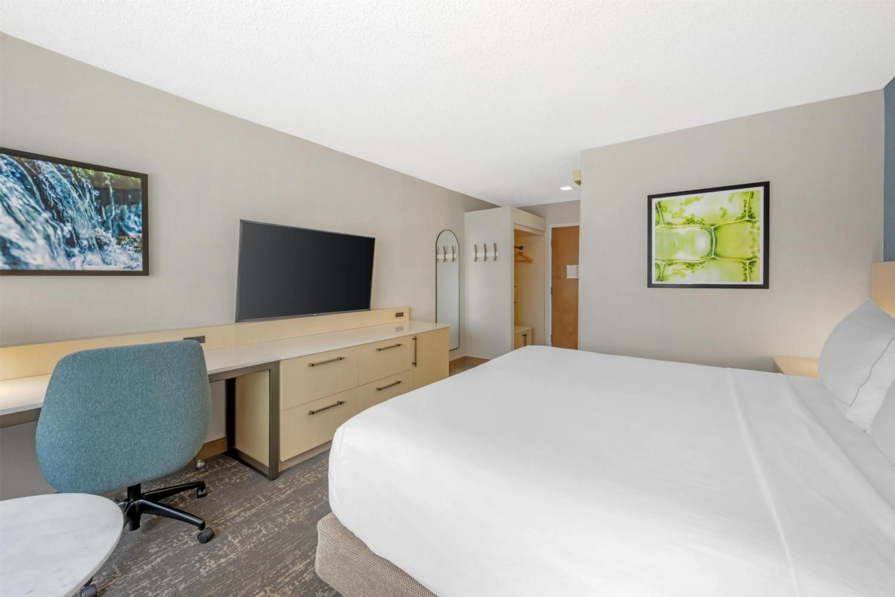Bed in DoubleTree by Hilton Spokane City Center