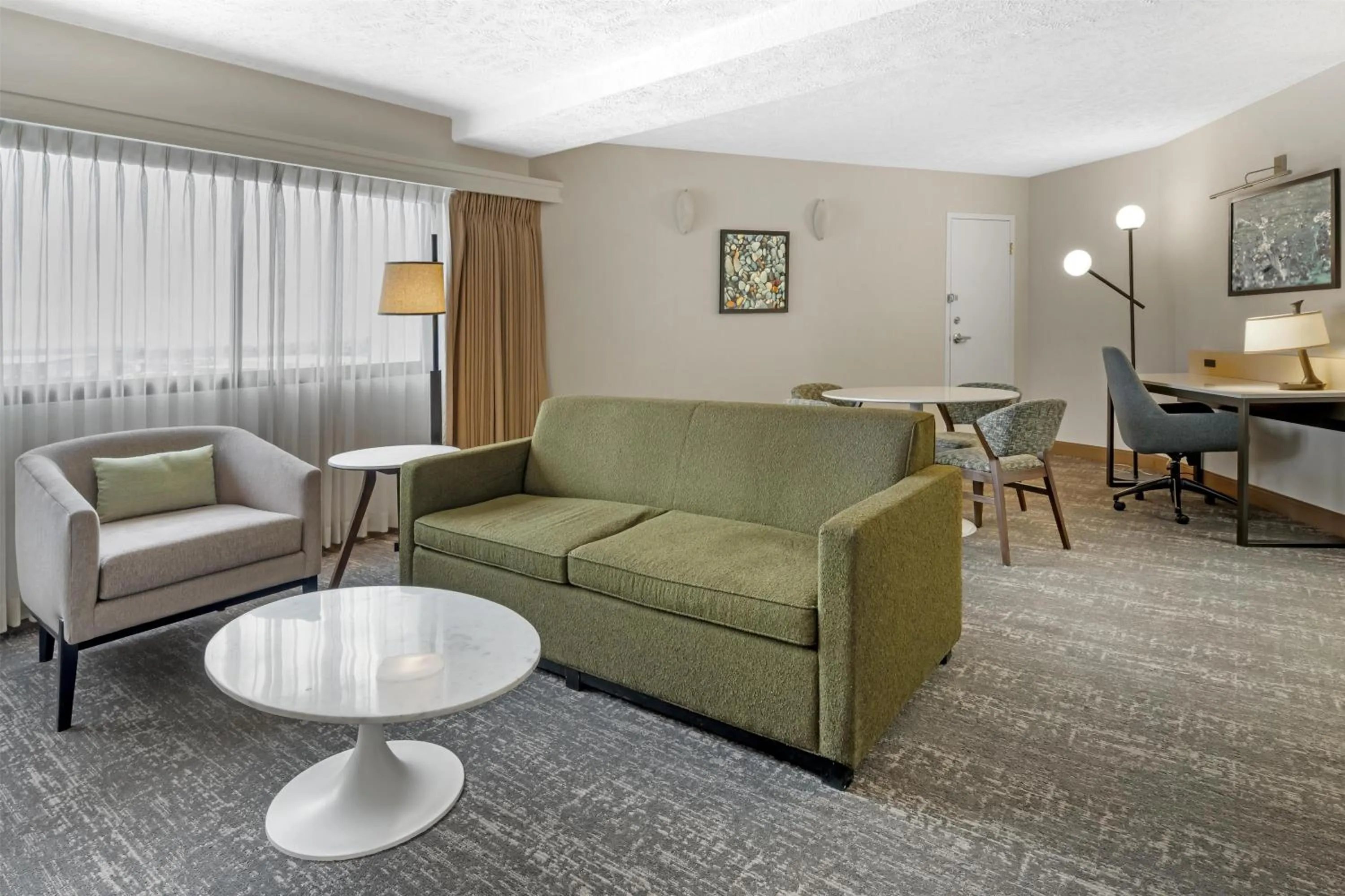 Living room in DoubleTree by Hilton Spokane City Center