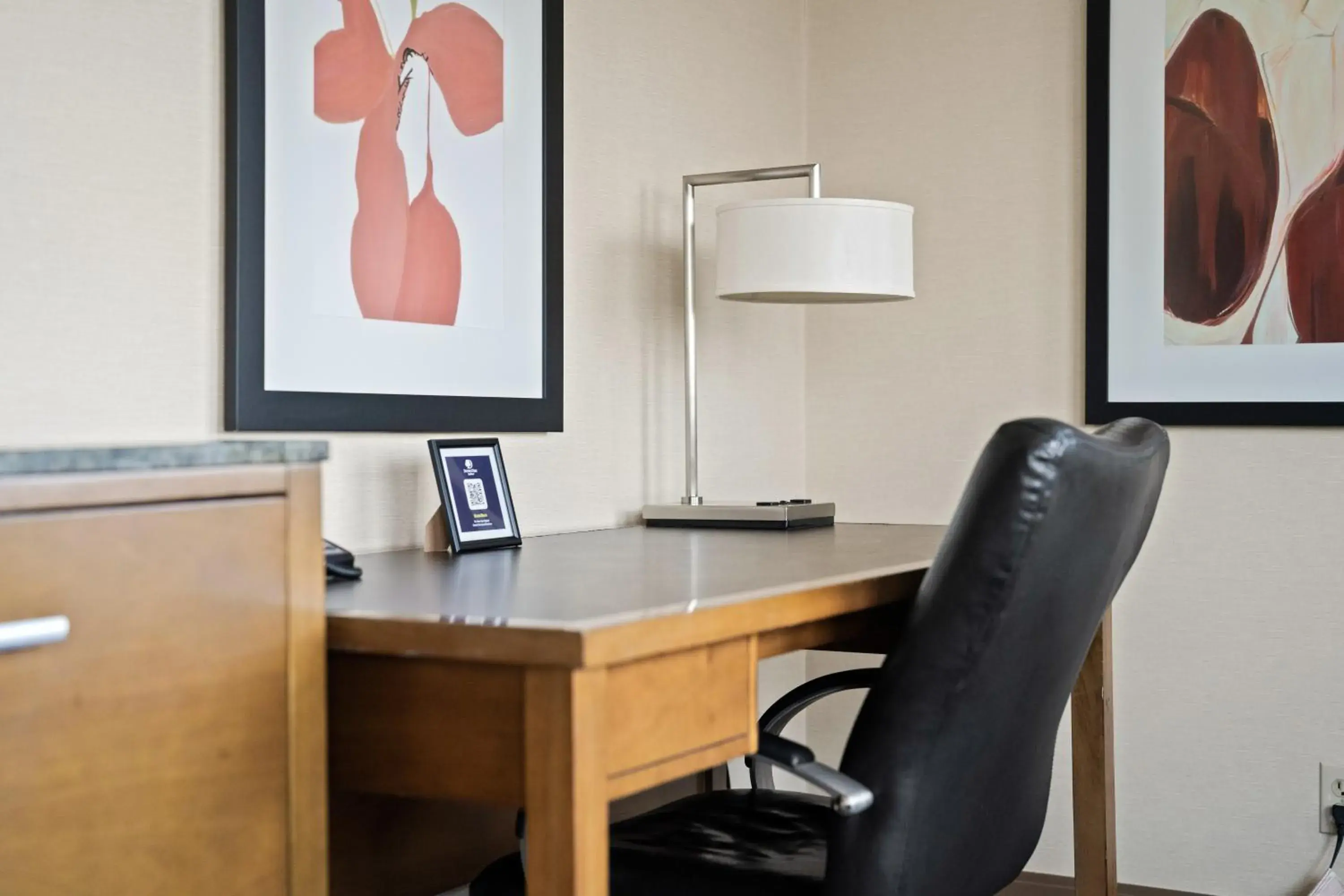 King Room with Bath Tub - Mobility Access in DoubleTree by Hilton Spokane City Center King Room with Bath Tub - Mobility Access in DoubleTree by Hilton Spokane City Center