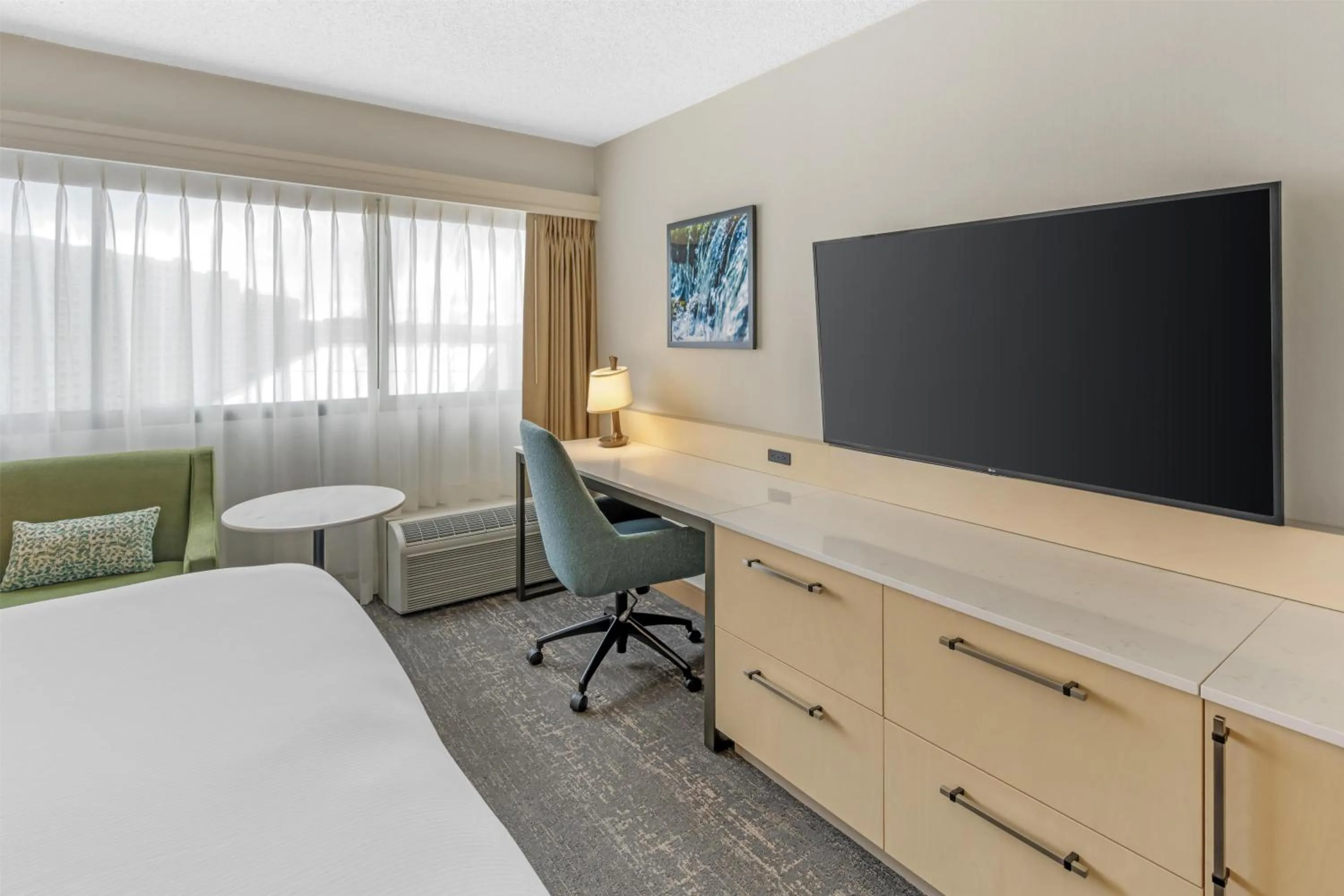 Bed in DoubleTree by Hilton Spokane City Center