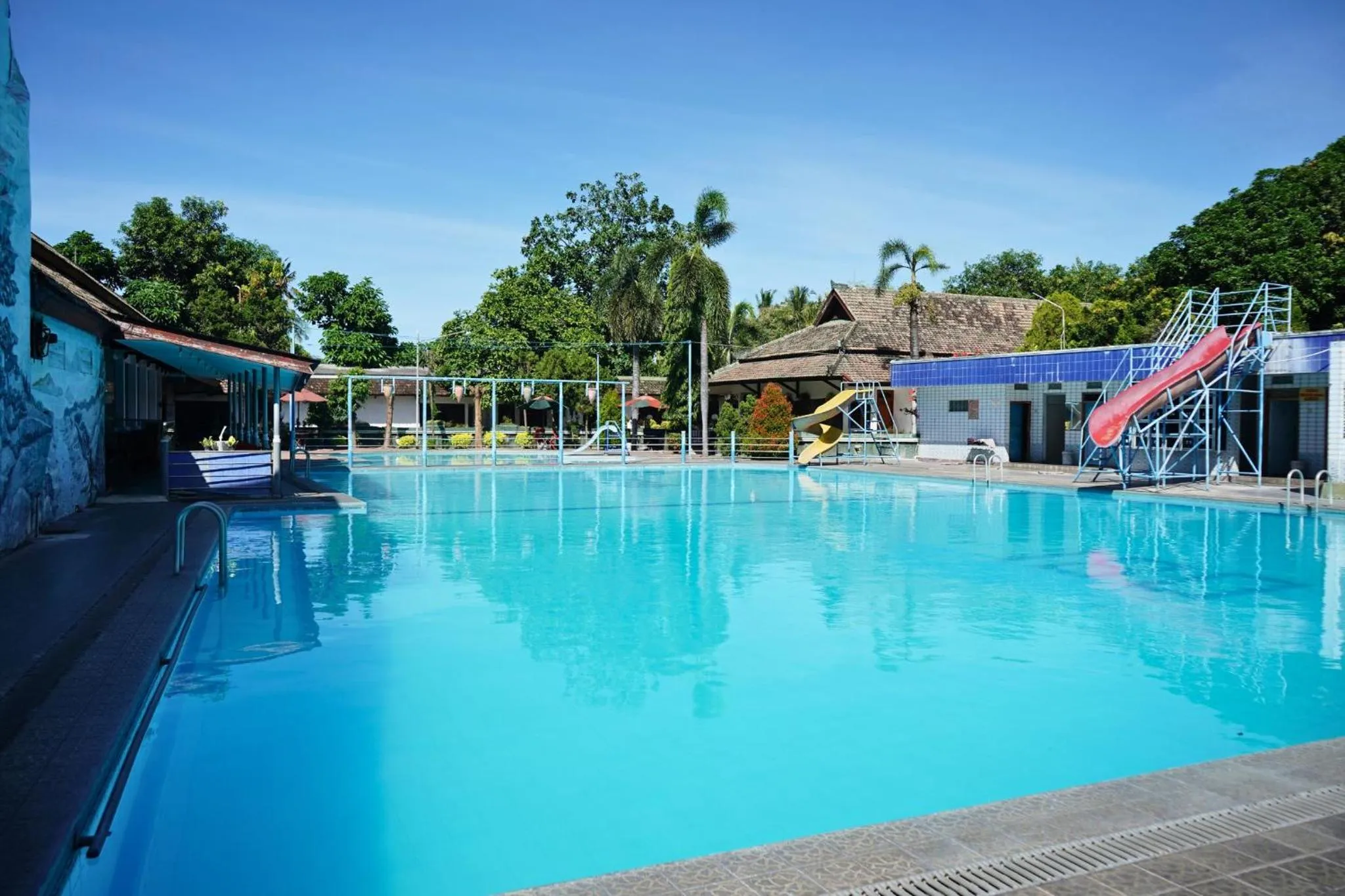 Swimming pool in Berlian Abadi Hotel by Sinergi