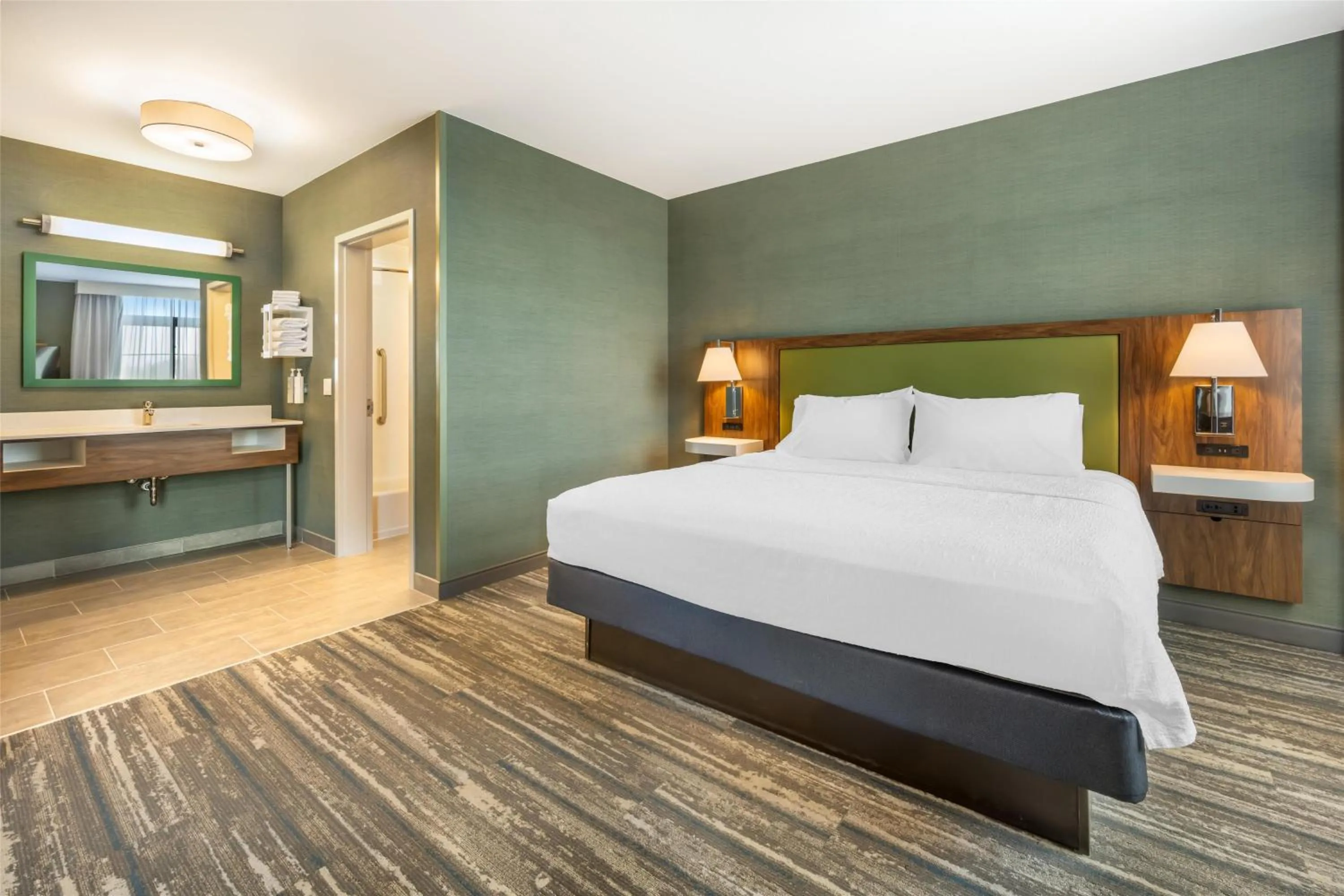 Bed in Hampton Inn and Suites Coeur d'Alene