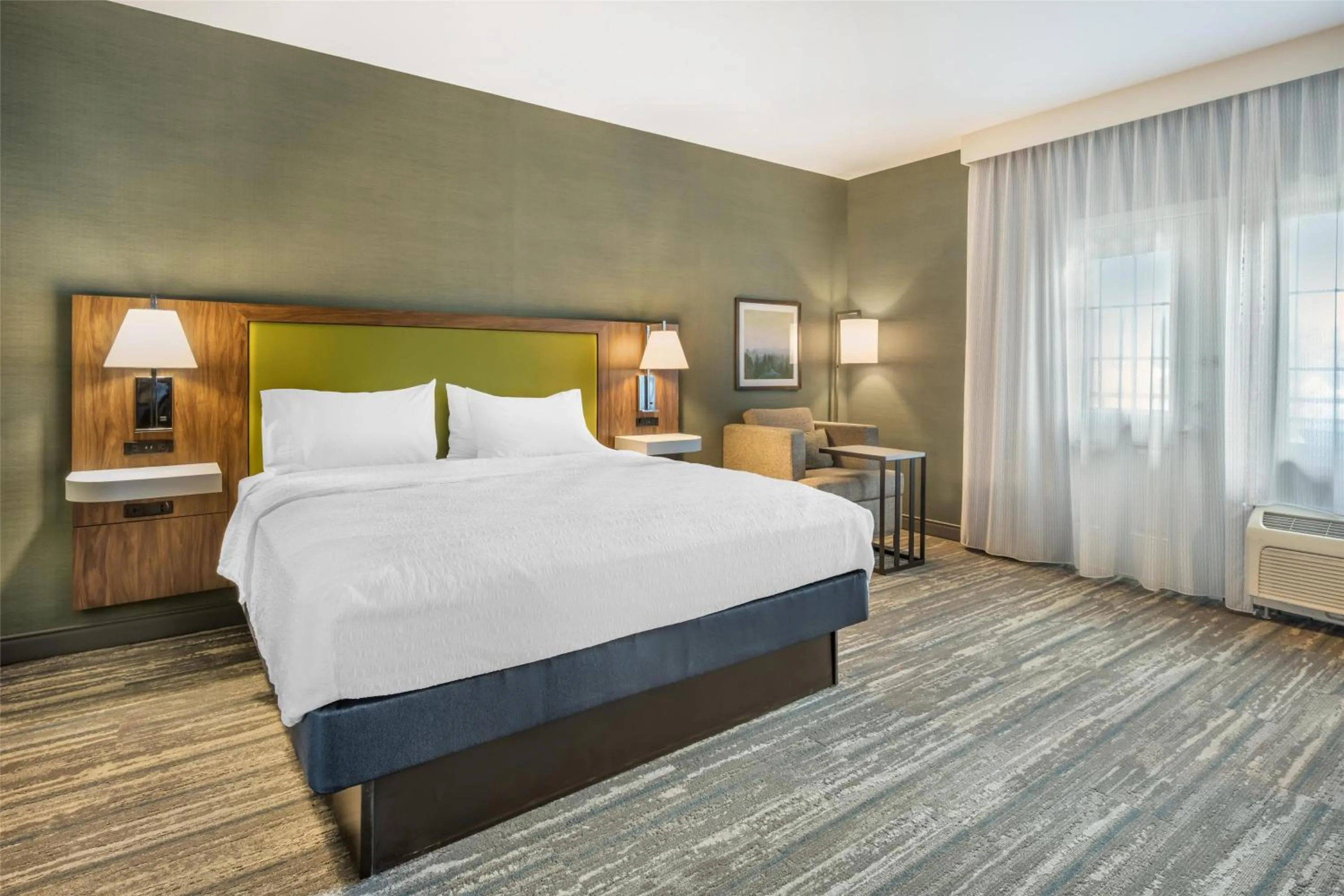 Bed in Hampton Inn and Suites Coeur d'Alene