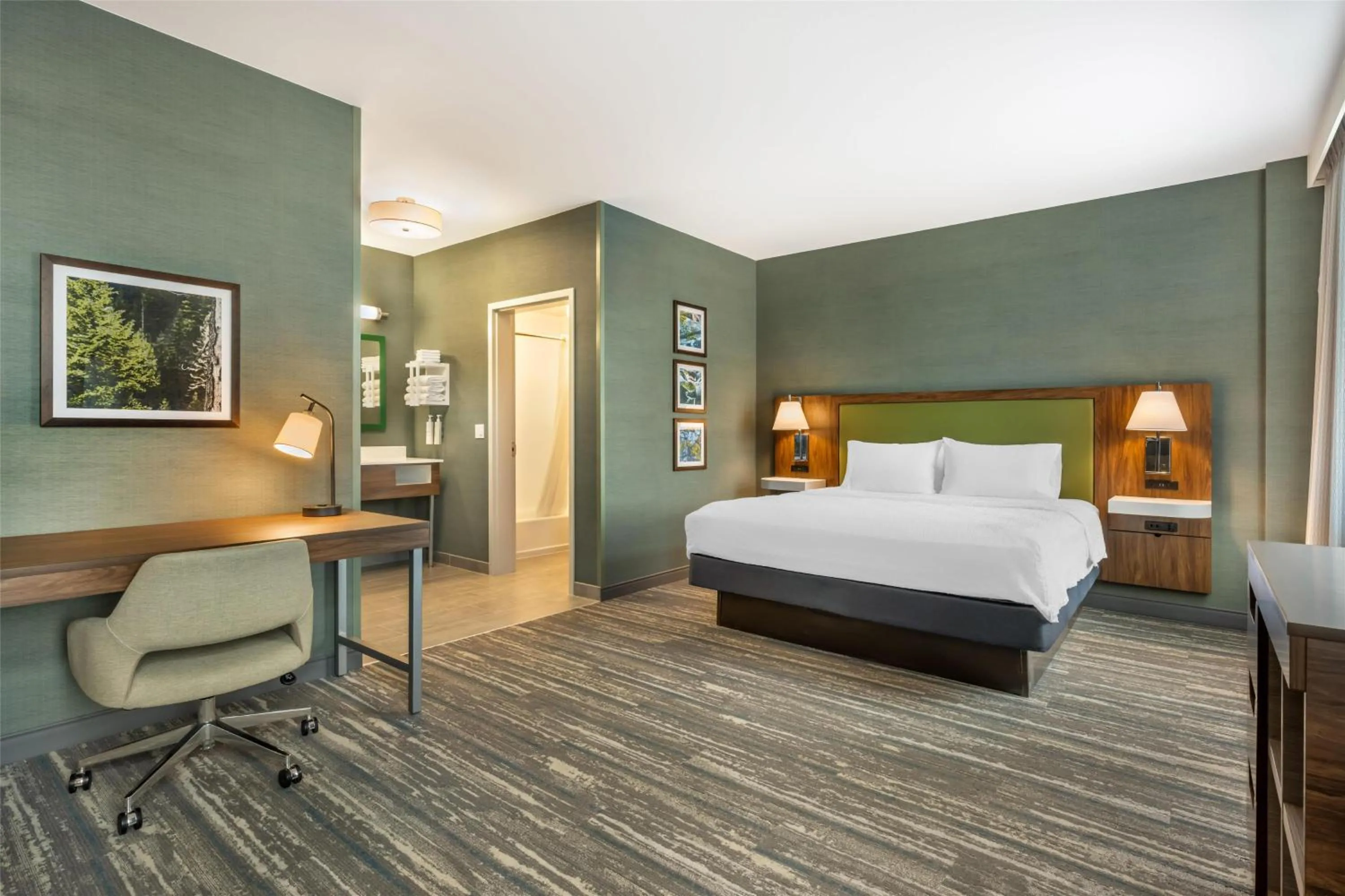 Bedroom, Bed in Hampton Inn and Suites Coeur d'Alene