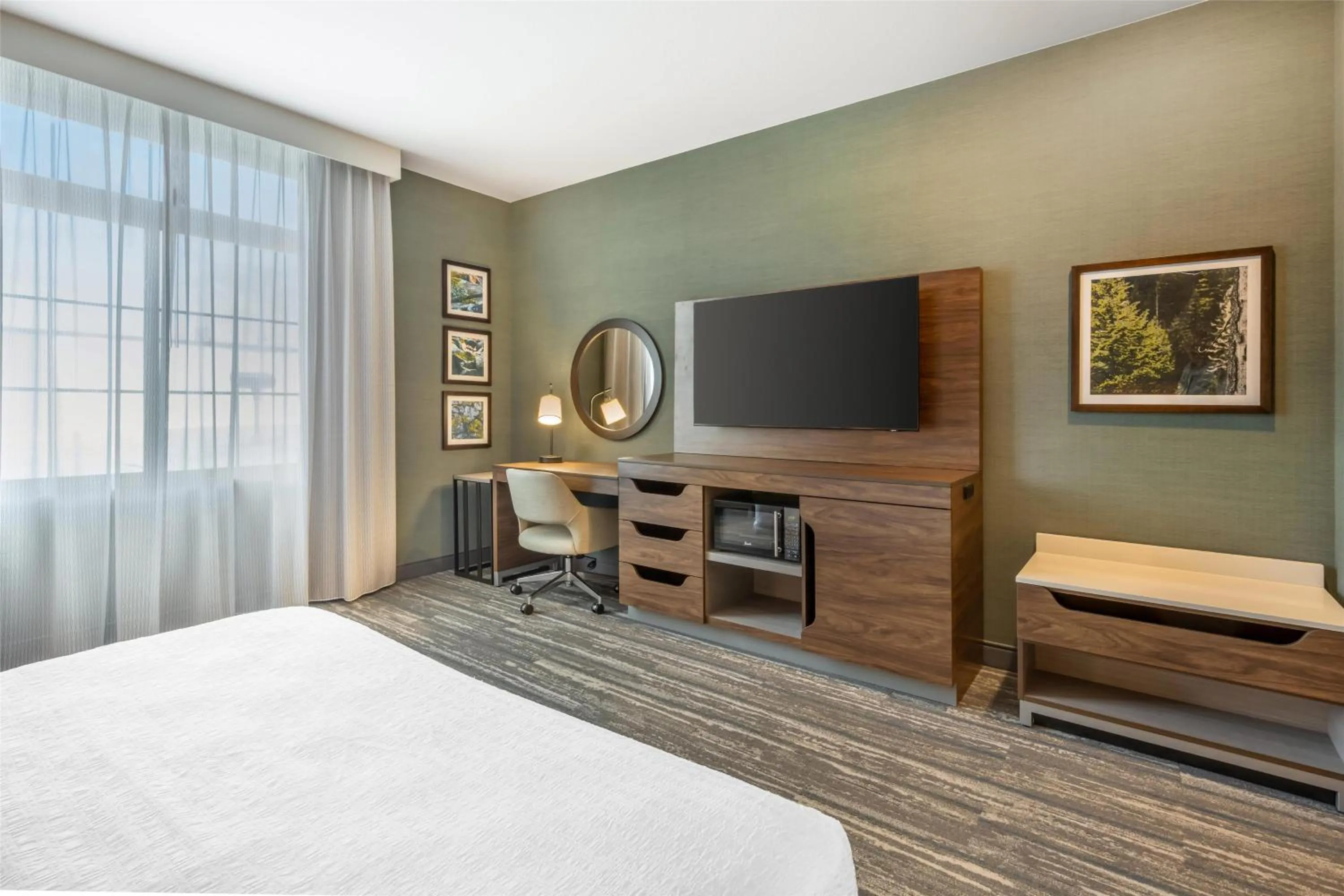 Bedroom, Bed in Hampton Inn and Suites Coeur d'Alene