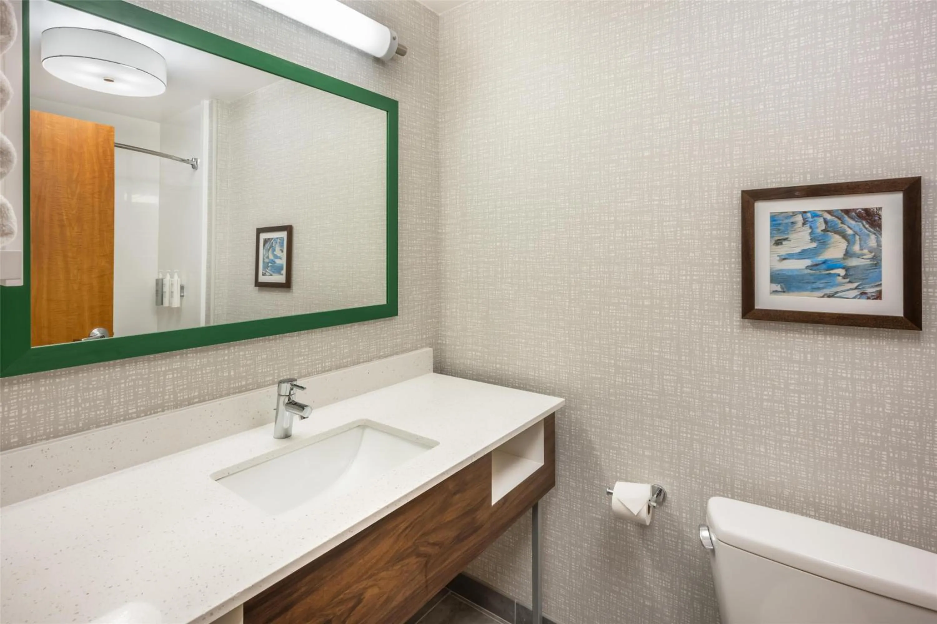 Bathroom in Hampton Inn and Suites Coeur d'Alene