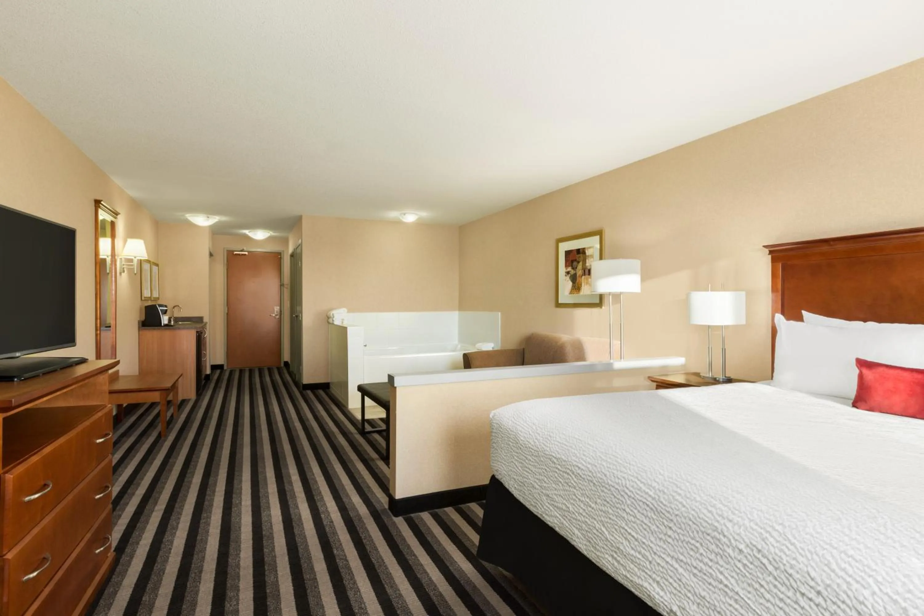 TV and multimedia, Bed in Days Inn & Suites by Wyndham Edmonton Airport