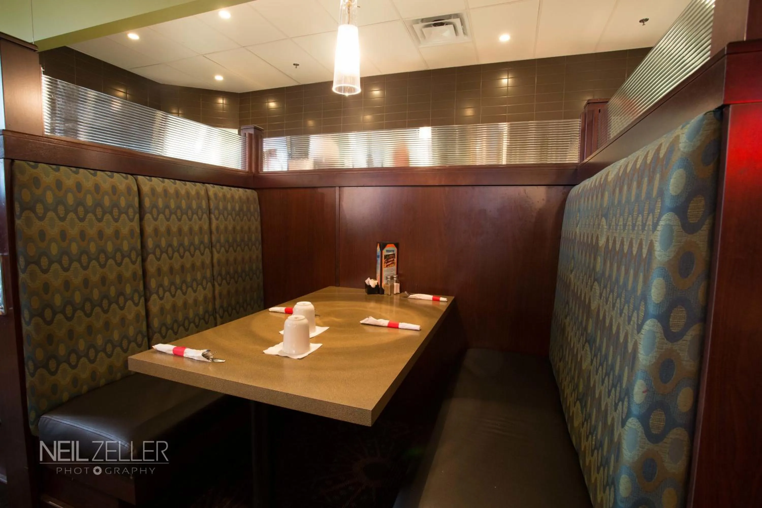 Restaurant/places to eat in Days Inn & Suites by Wyndham Edmonton Airport