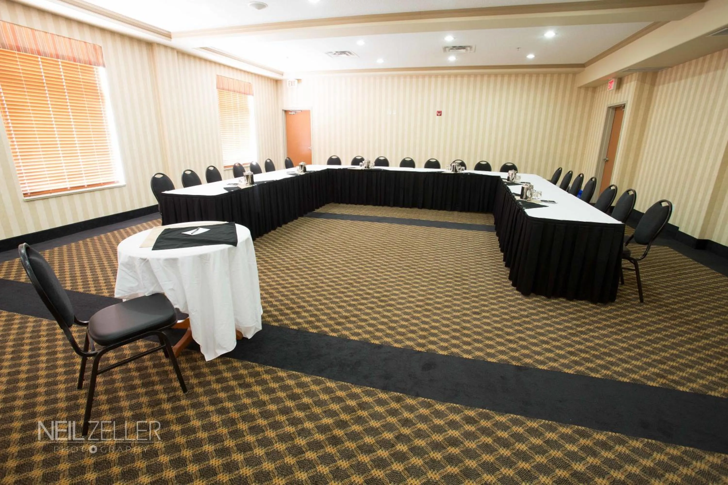 Meeting/conference room in Days Inn & Suites by Wyndham Edmonton Airport