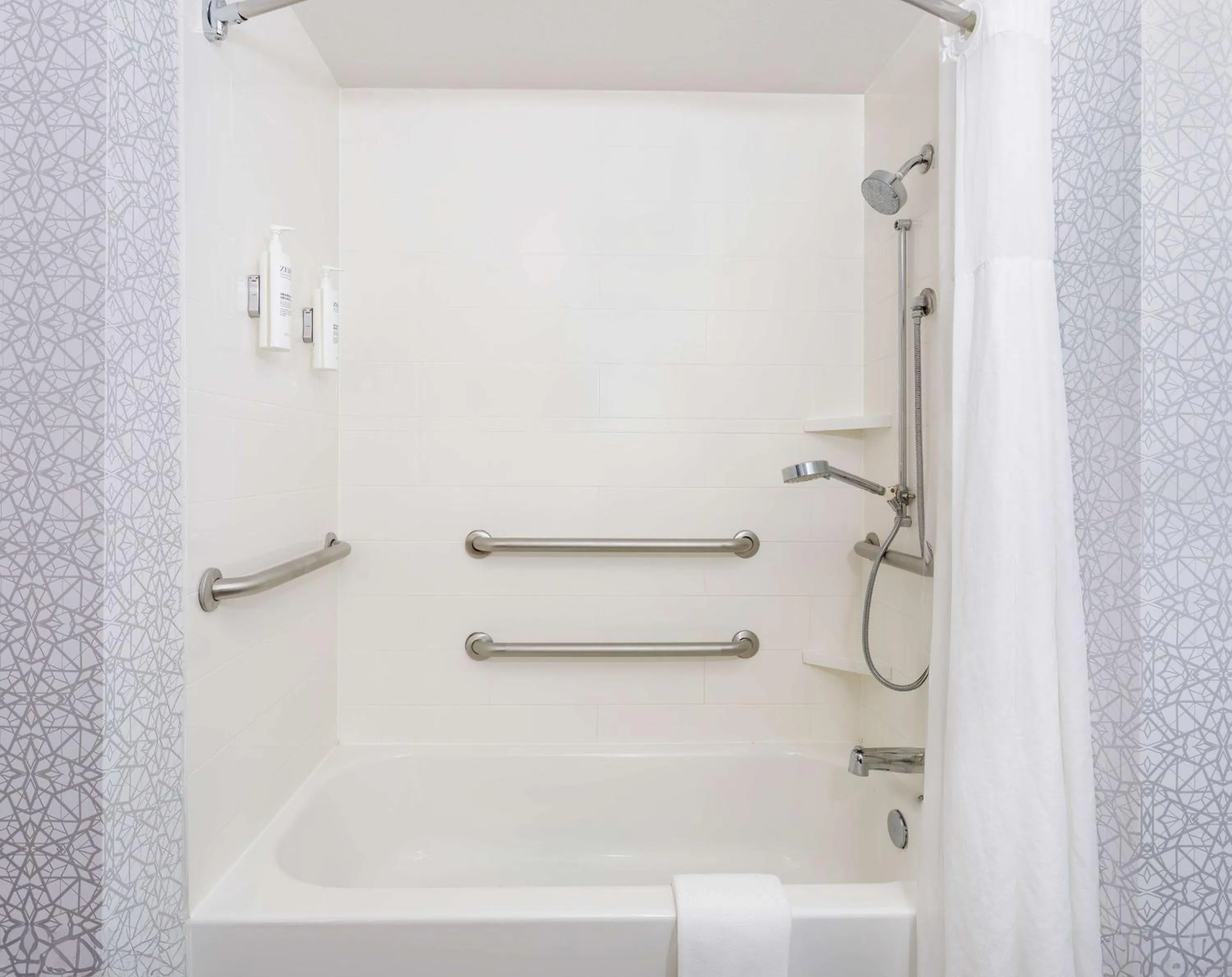 Bathroom in Hampton Inn & Suites Tallahassee I-10-Thomasville Road