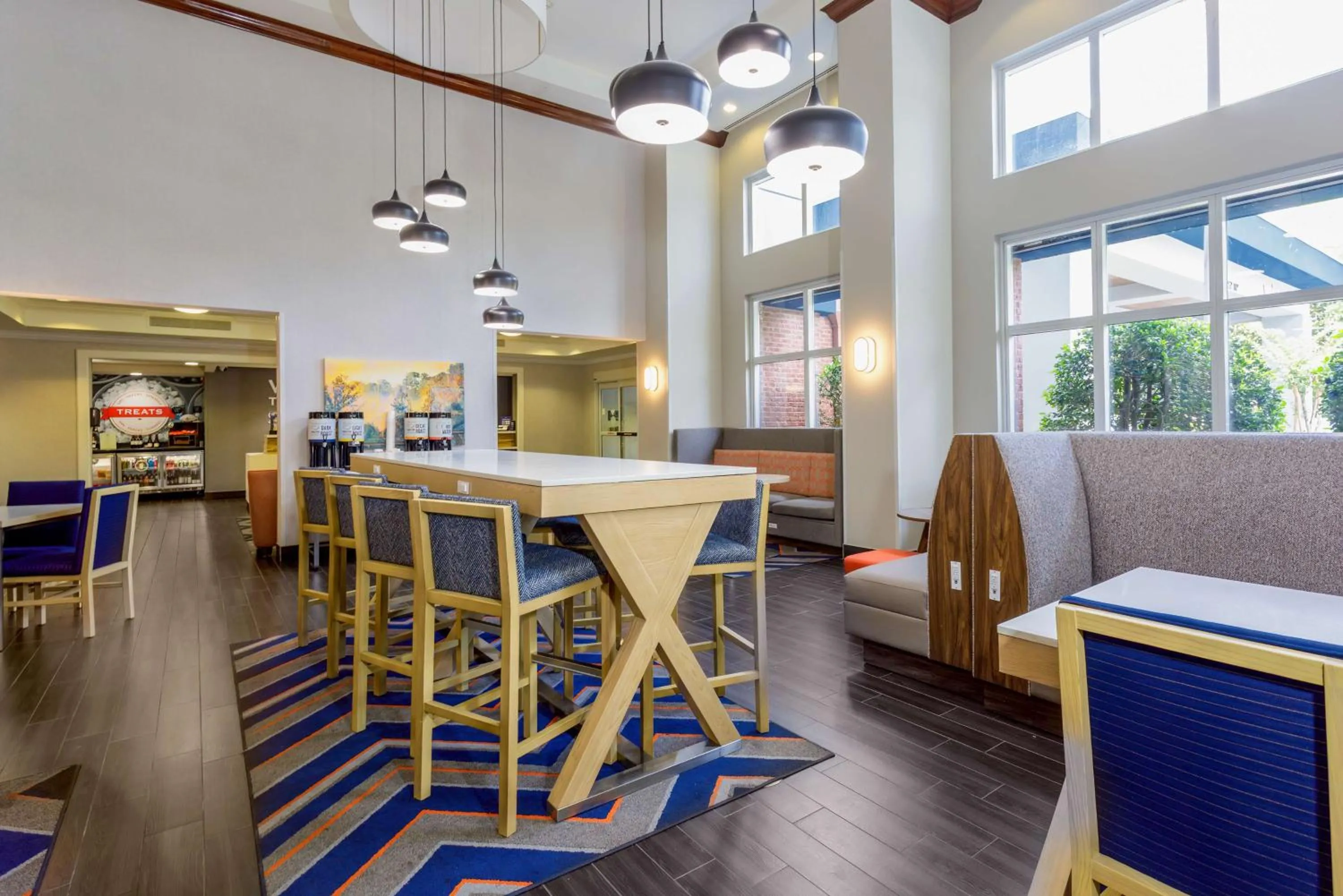 Breakfast in Hampton Inn & Suites Tallahassee I-10-Thomasville Road