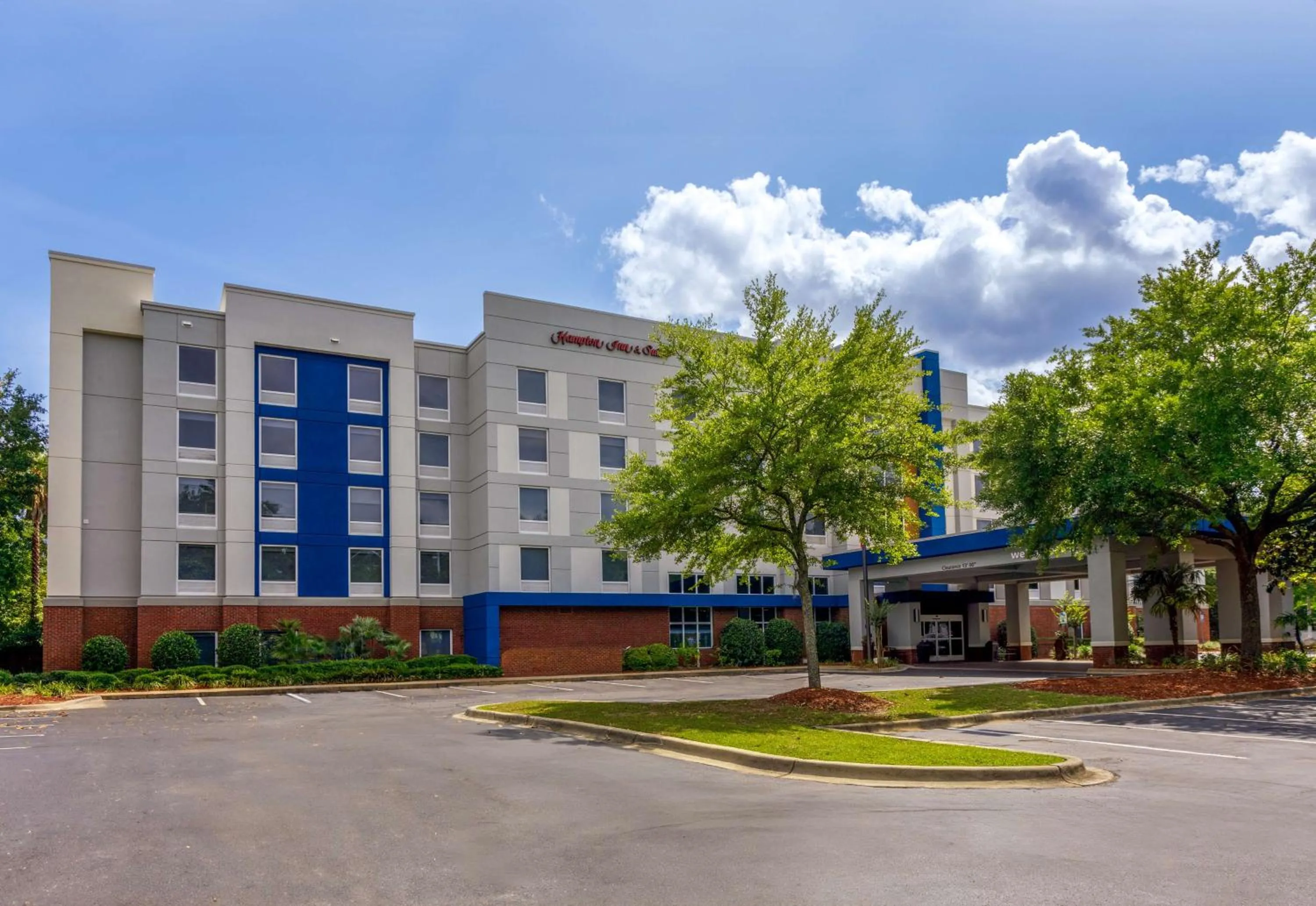 Property building in Hampton Inn & Suites Tallahassee I-10-Thomasville Road