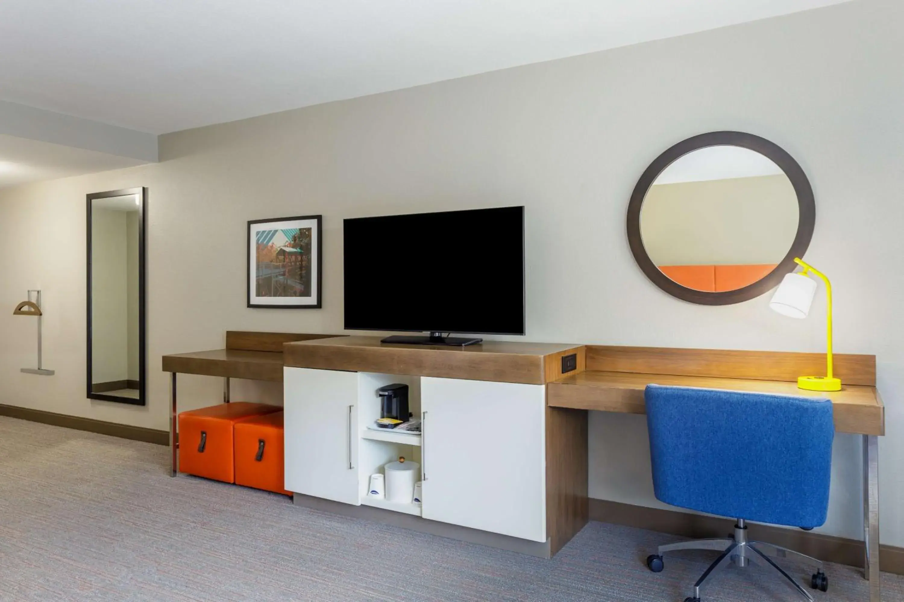 Queen Room with Two Queen Beds and Bath Tub - Mobility Access in Hampton Inn & Suites Tallahassee I-10-Thomasville Road Queen Room with Two Queen Beds and Bath Tub - Mobility Access in Hampton Inn & Suites Tallahassee I-10-Thomasville Road