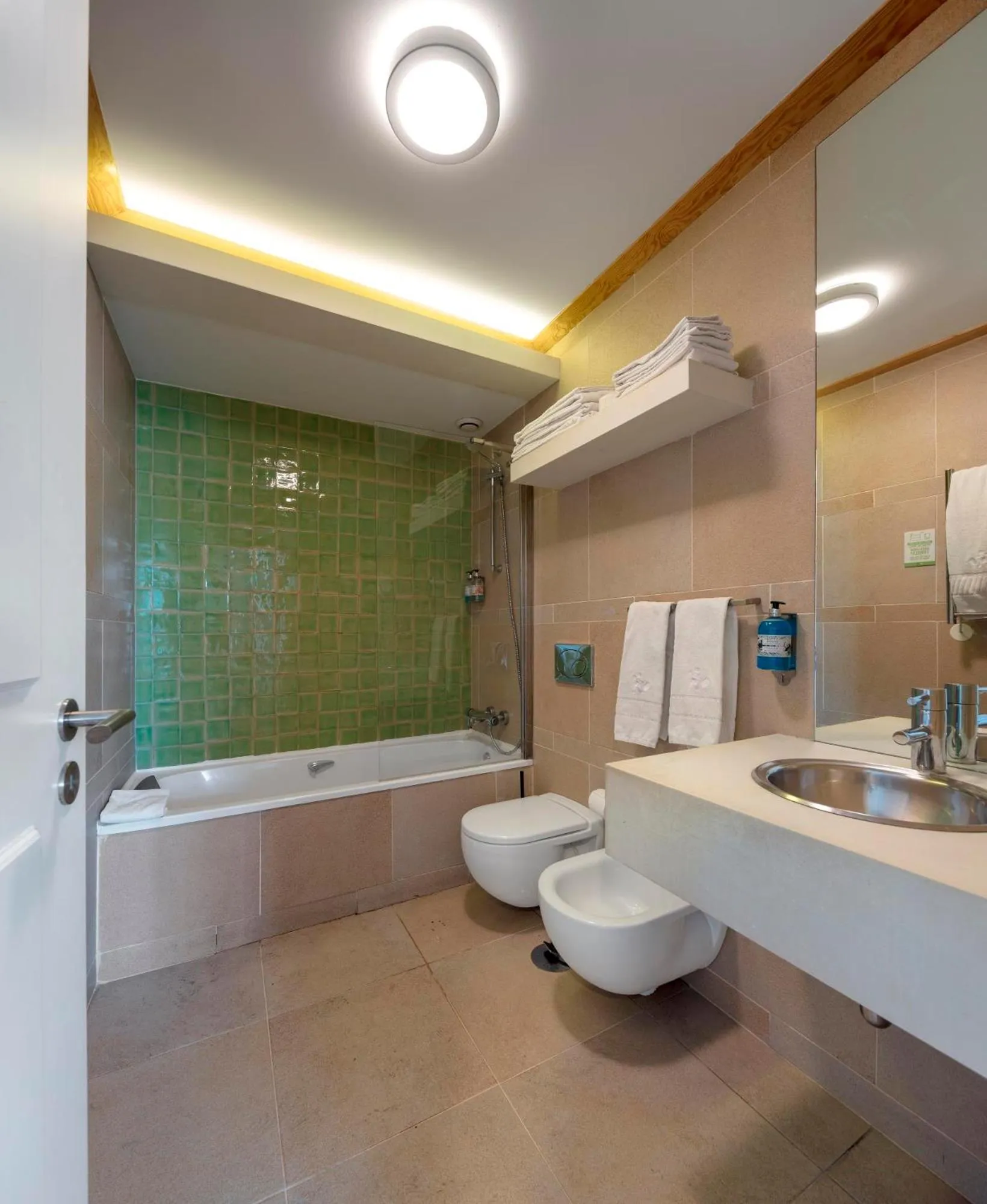 Bathroom in Palácio Camões - Lisbon Serviced Apartments