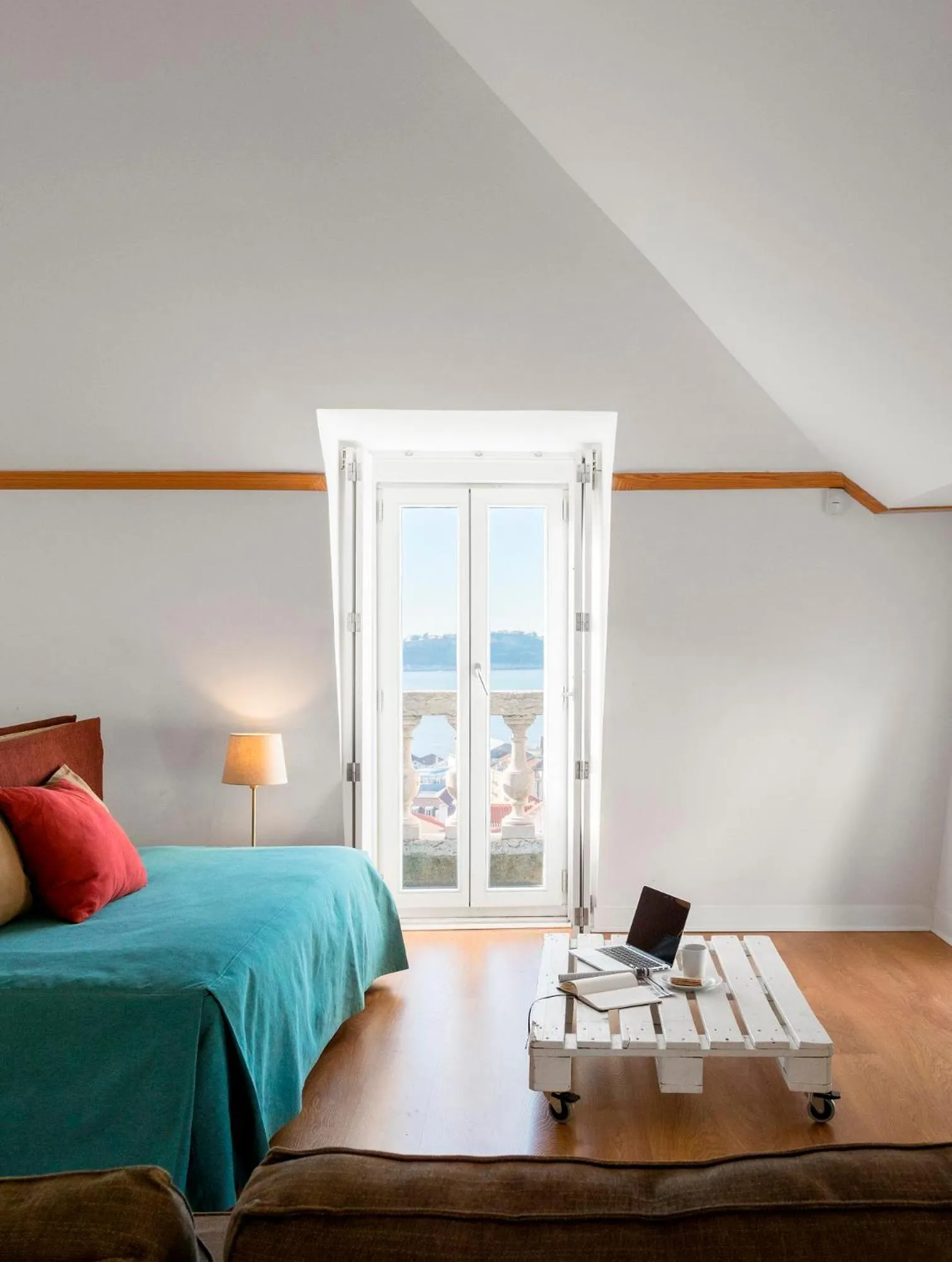 Living room, Bed in Palácio Camões - Lisbon Serviced Apartments