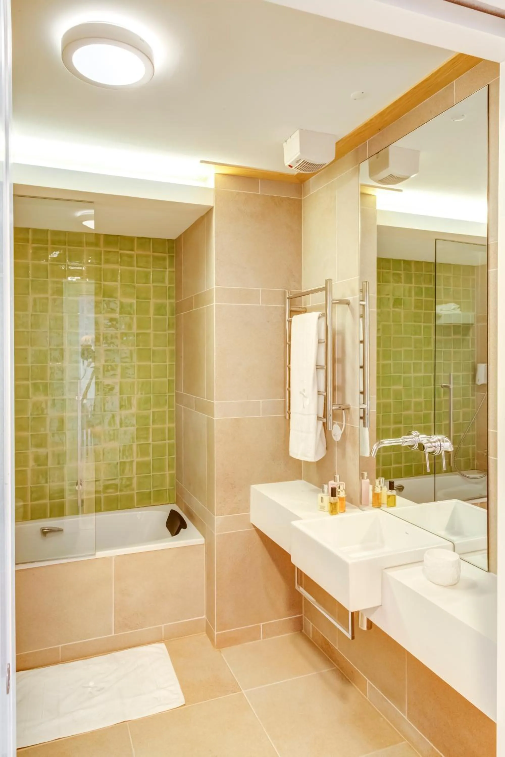 Bathroom in Palácio Camões - Lisbon Serviced Apartments