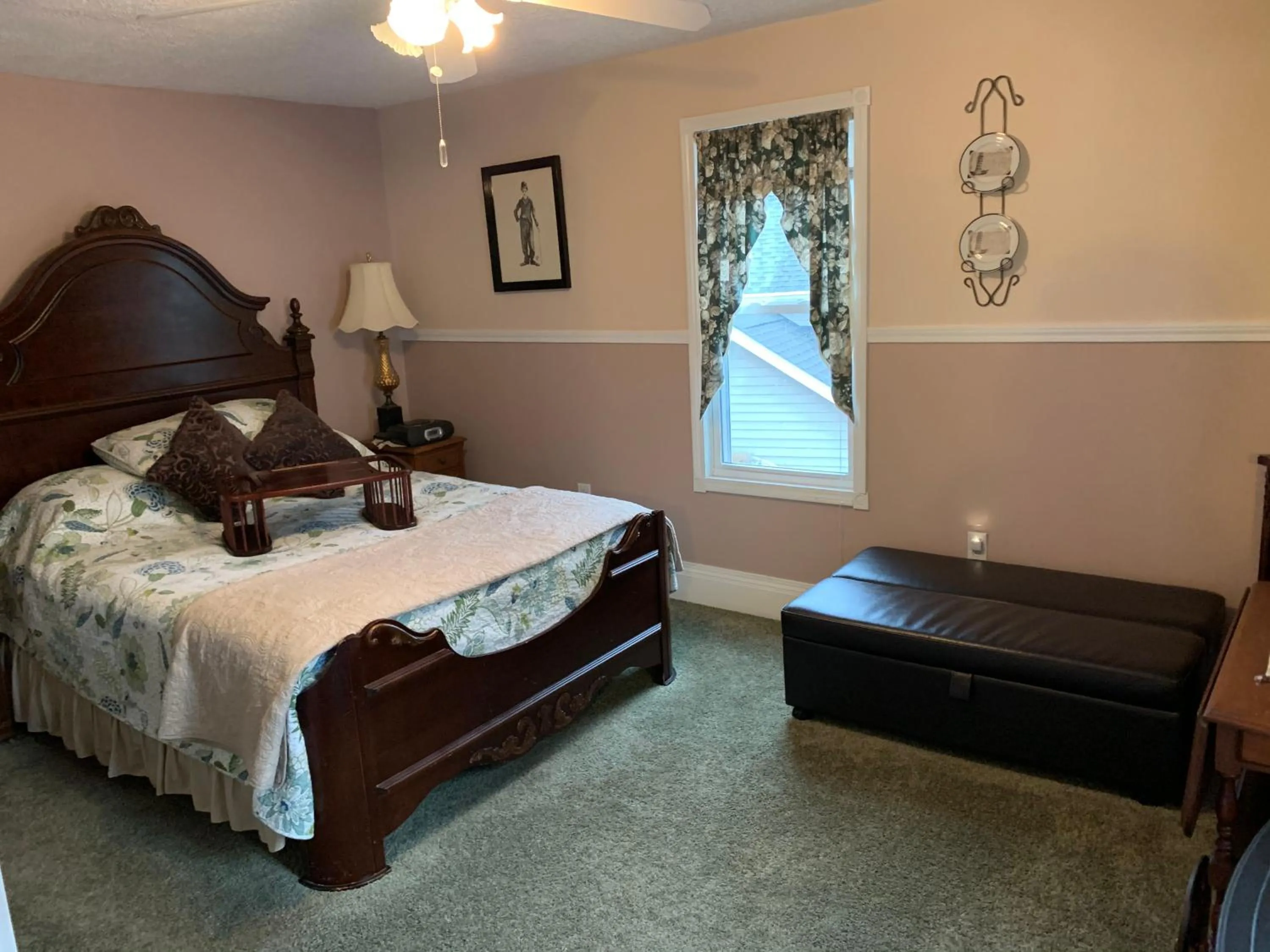 Deluxe Queen Room in Emerald Necklace Inn Bed and Breakfast