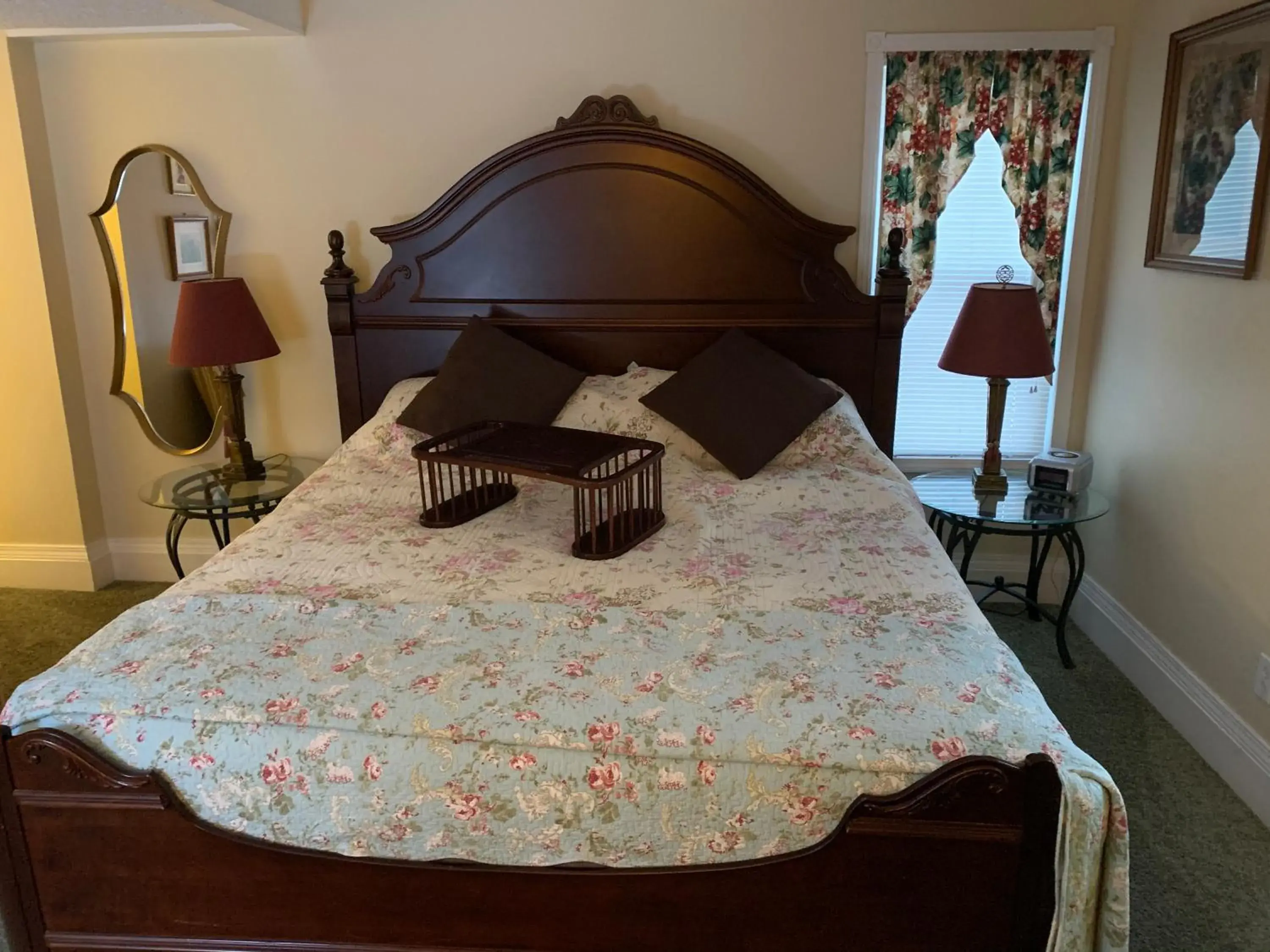 King Room in Emerald Necklace Inn Bed and Breakfast King Room in Emerald Necklace Inn Bed and Breakfast