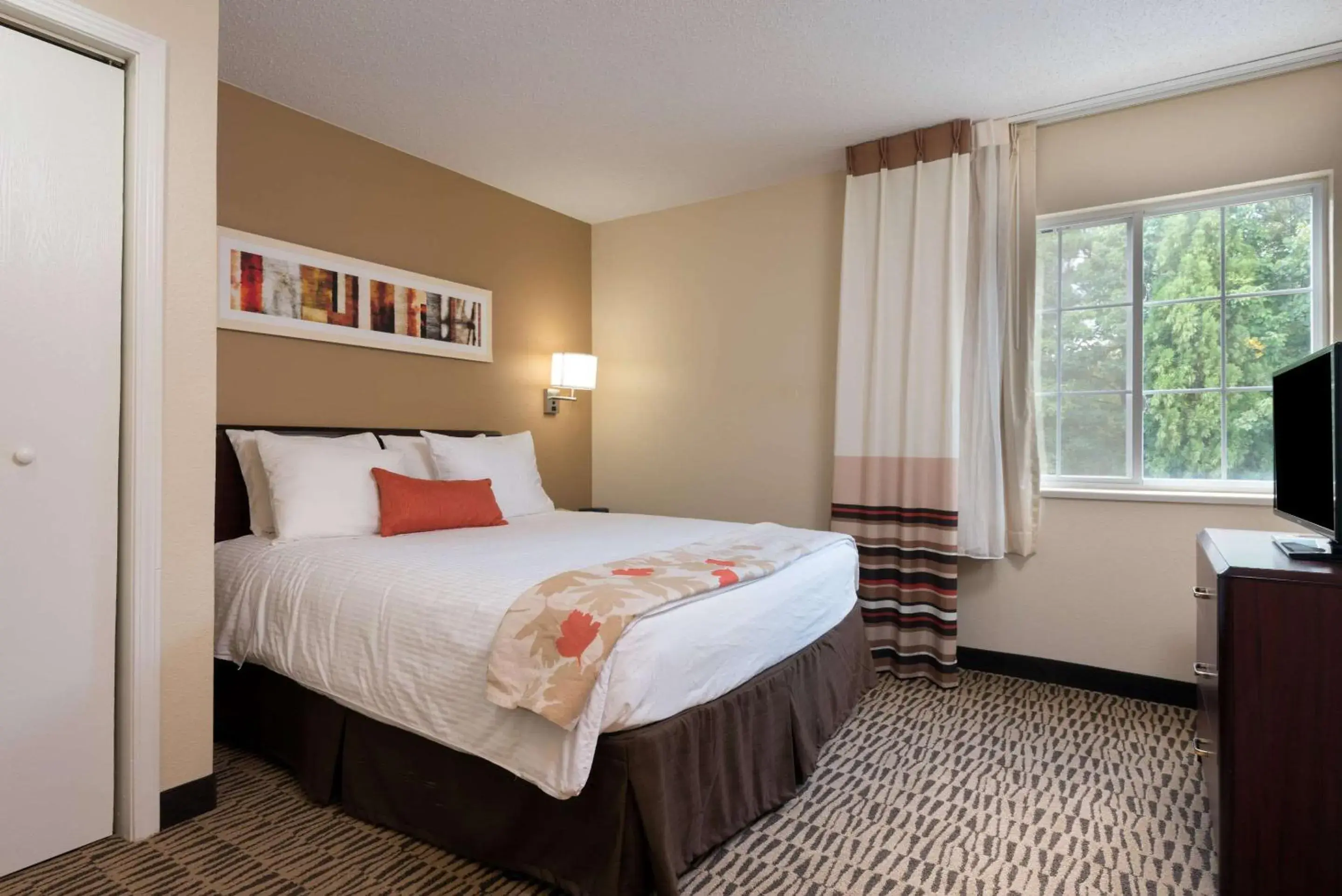 Queen Room with Roll-In Shower - Accessible/Non-Smoking in MainStay Suites Charlotte - Executive Park Queen Room with Roll-In Shower - Accessible/Non-Smoking in MainStay Suites Charlotte - Executive Park