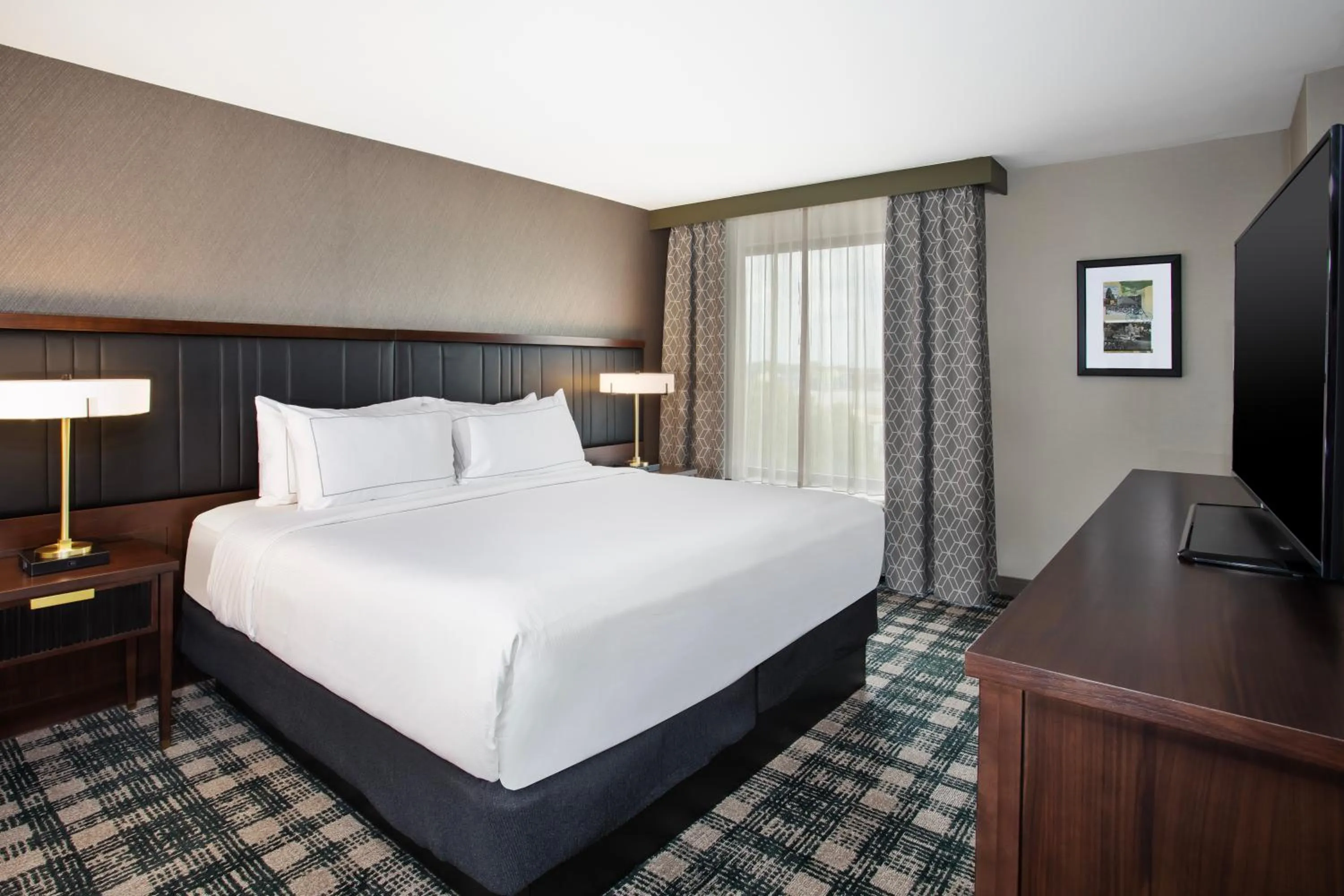 Bed in DoubleTree by Hilton Lansing
