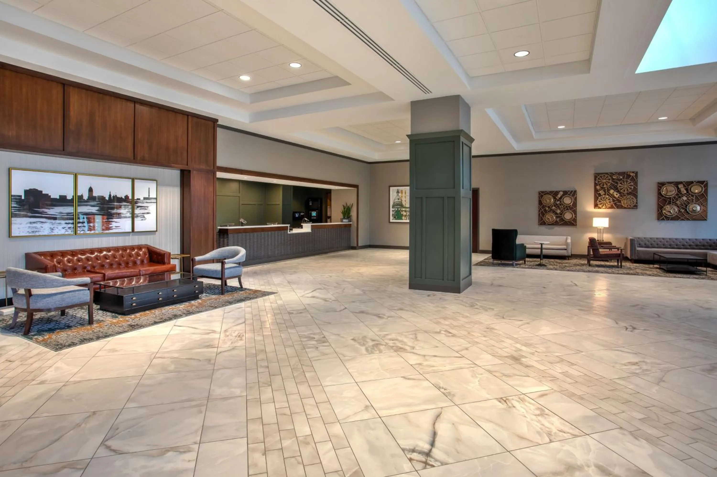 Lobby or reception in DoubleTree by Hilton Lansing