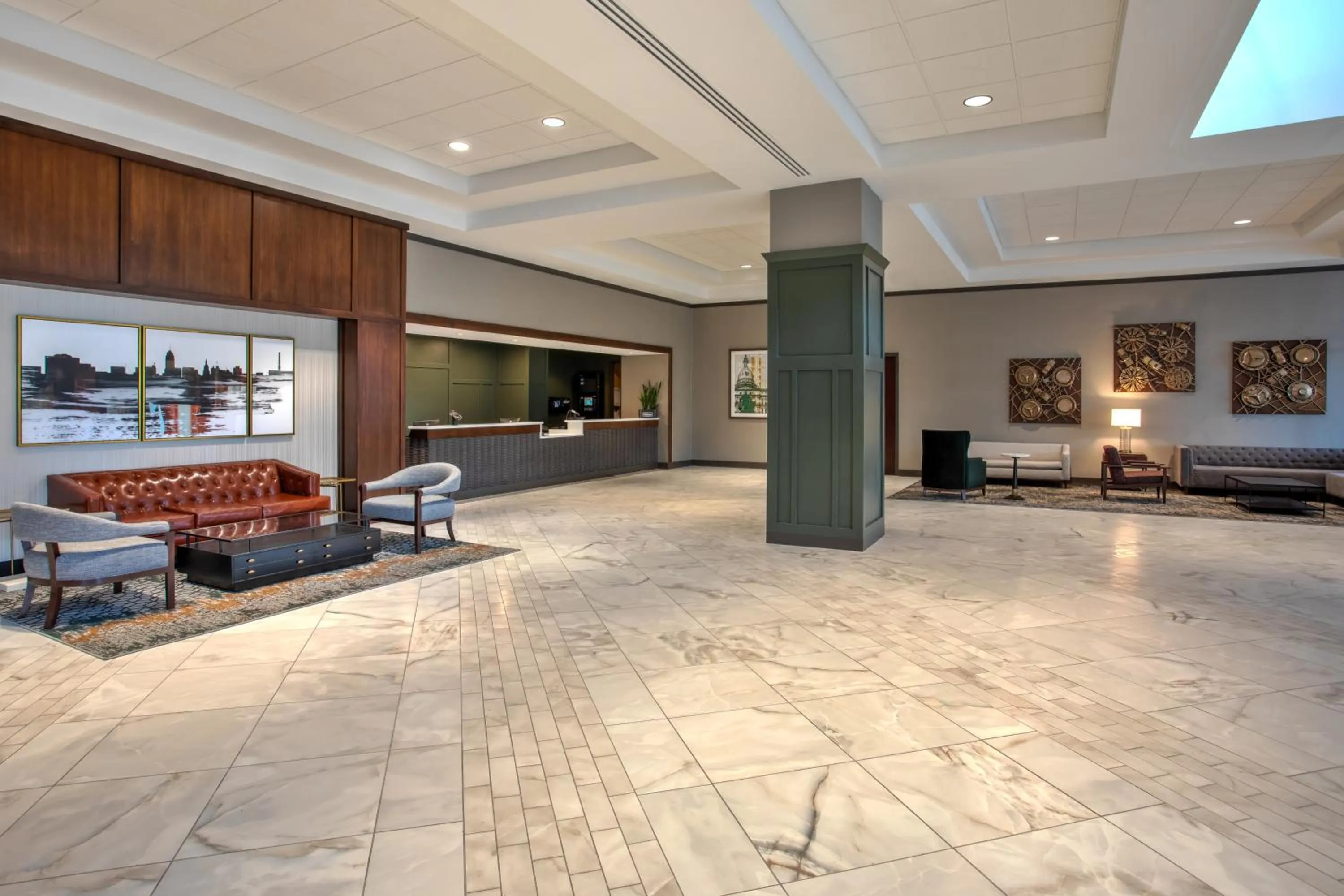 Lobby or reception in DoubleTree by Hilton Lansing