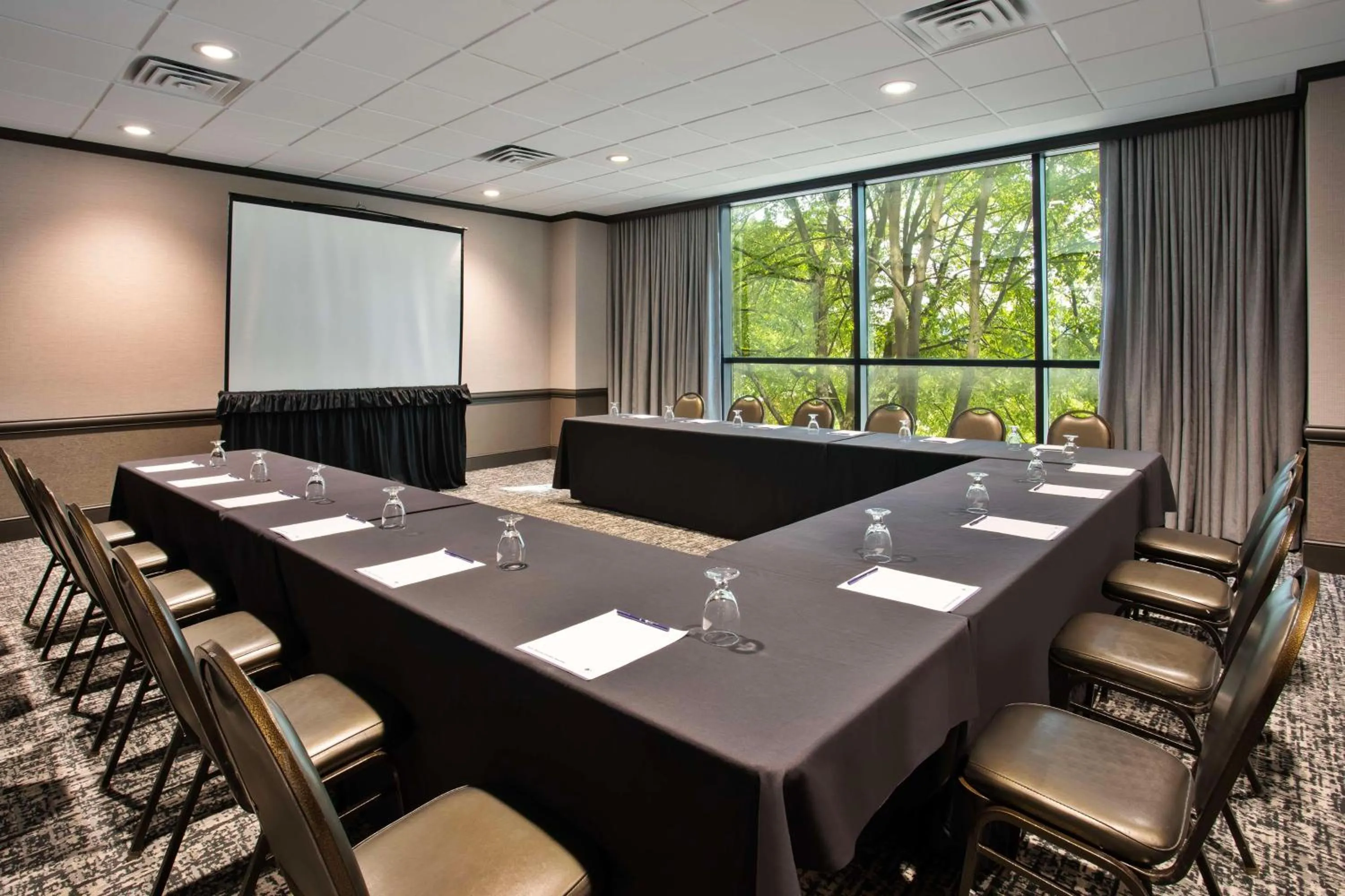 Meeting/conference room in DoubleTree by Hilton Lansing