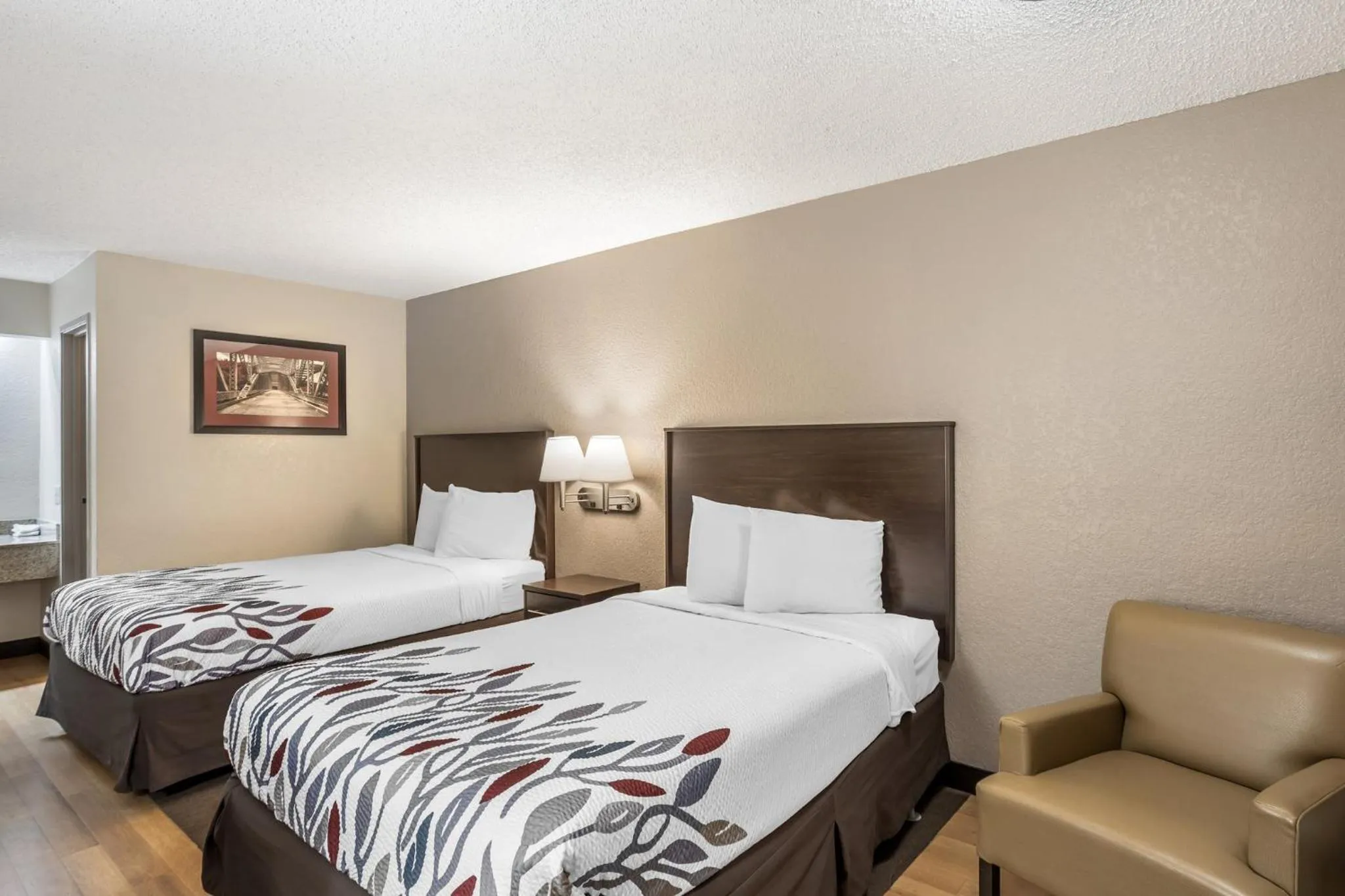 Photo of the whole room, Bed in Red Roof Inn Danville, PA