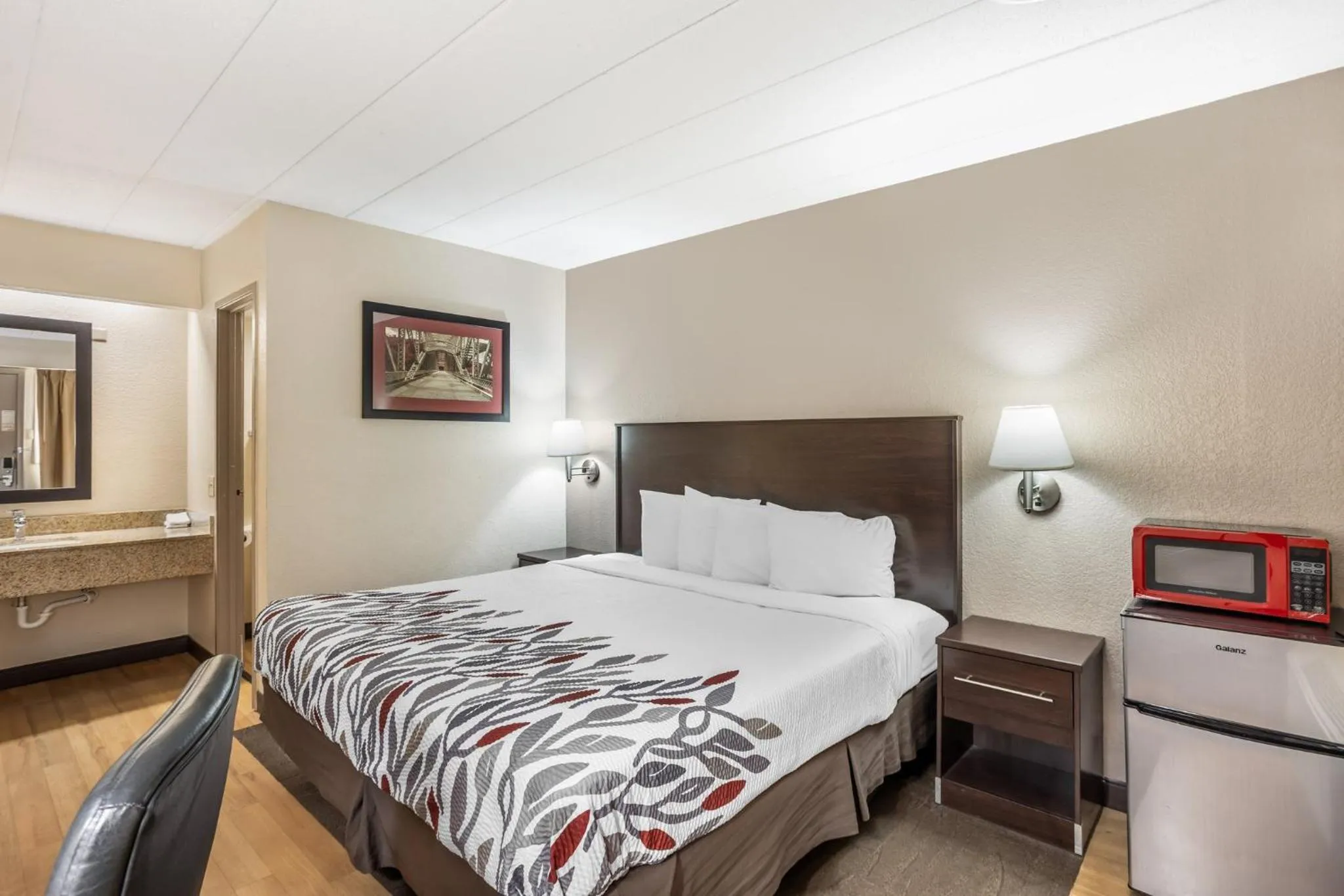 Photo of the whole room, Bed in Red Roof Inn Danville, PA