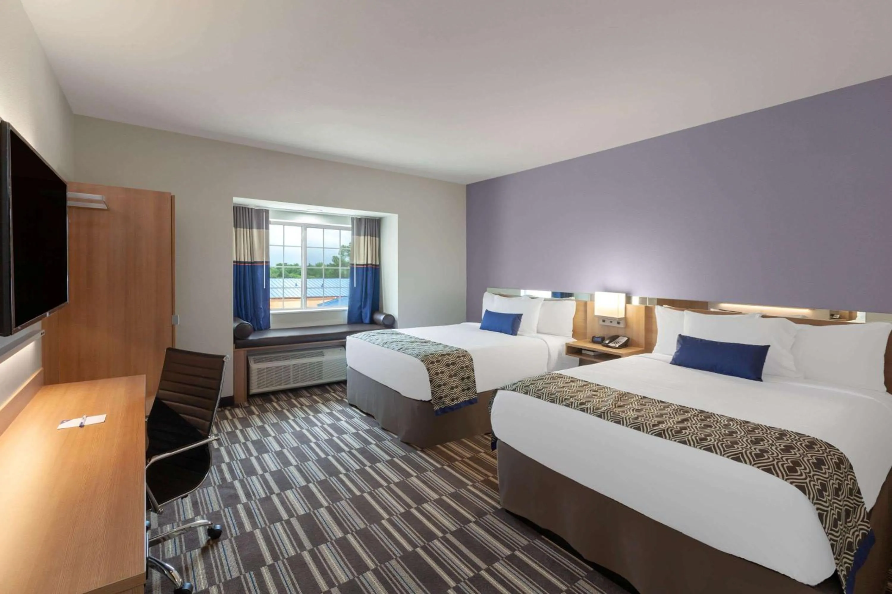 Photo of the whole room, Bed in Microtel Inn & Suites by Wyndham College Station