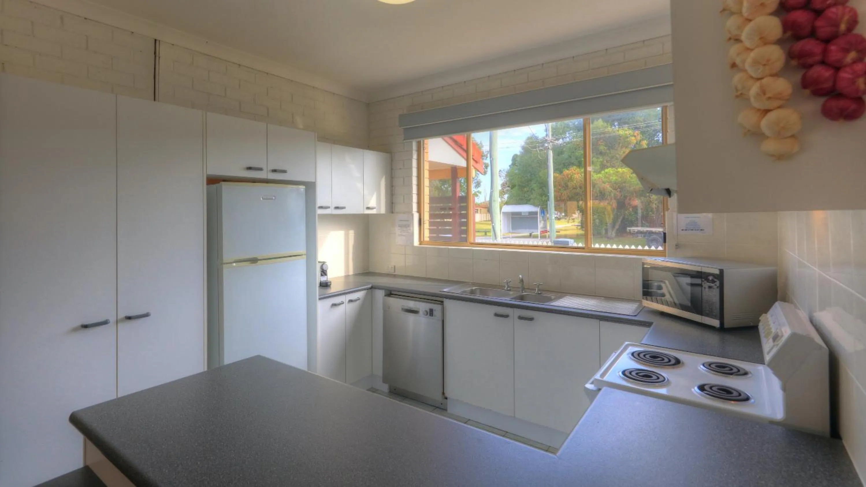 Kitchen or kitchenette in Yamba Motor Inn