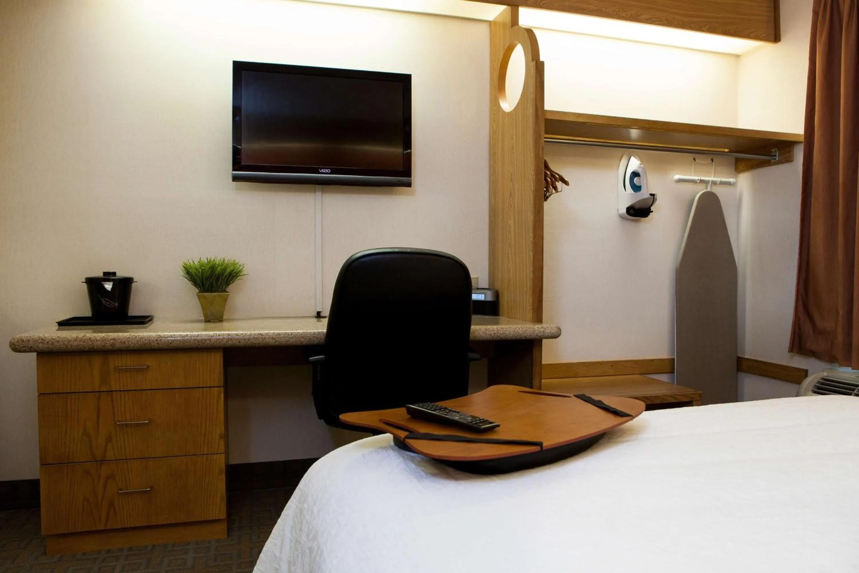 Photo of the whole room, Bed in Mountain Home Inn