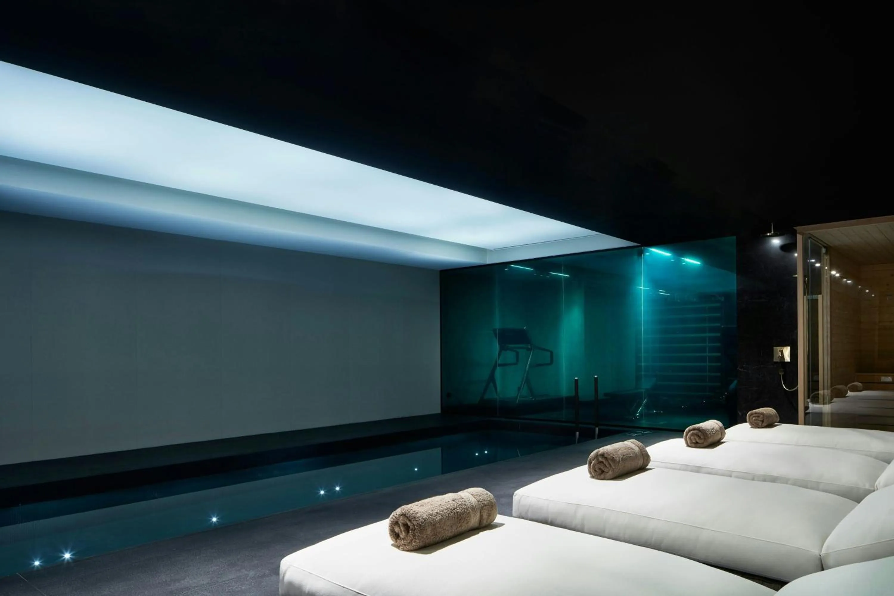 Swimming pool in Academias Hotel, Autograph Collection