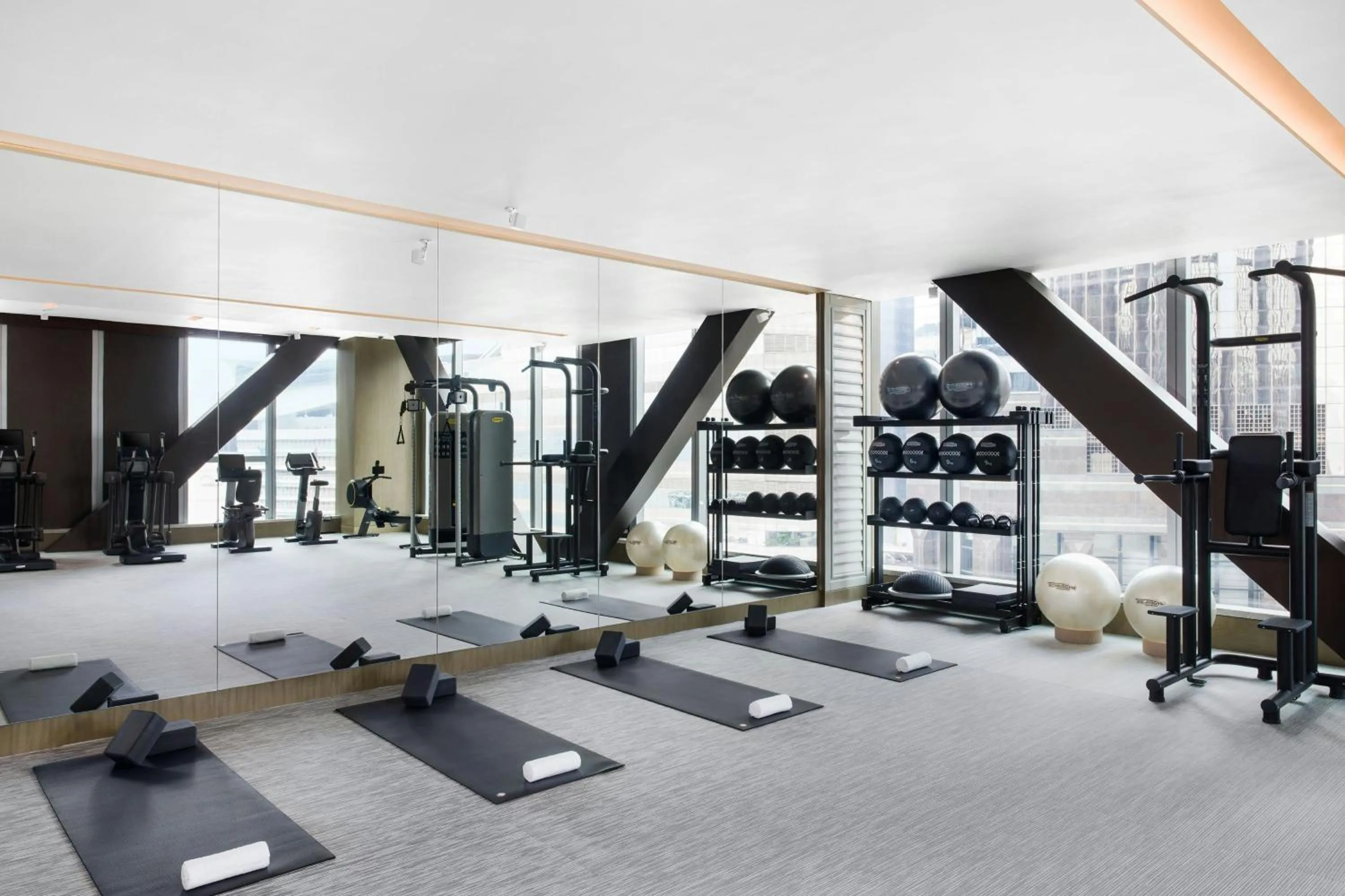 Fitness centre/facilities in The St. Regis Hong Kong
