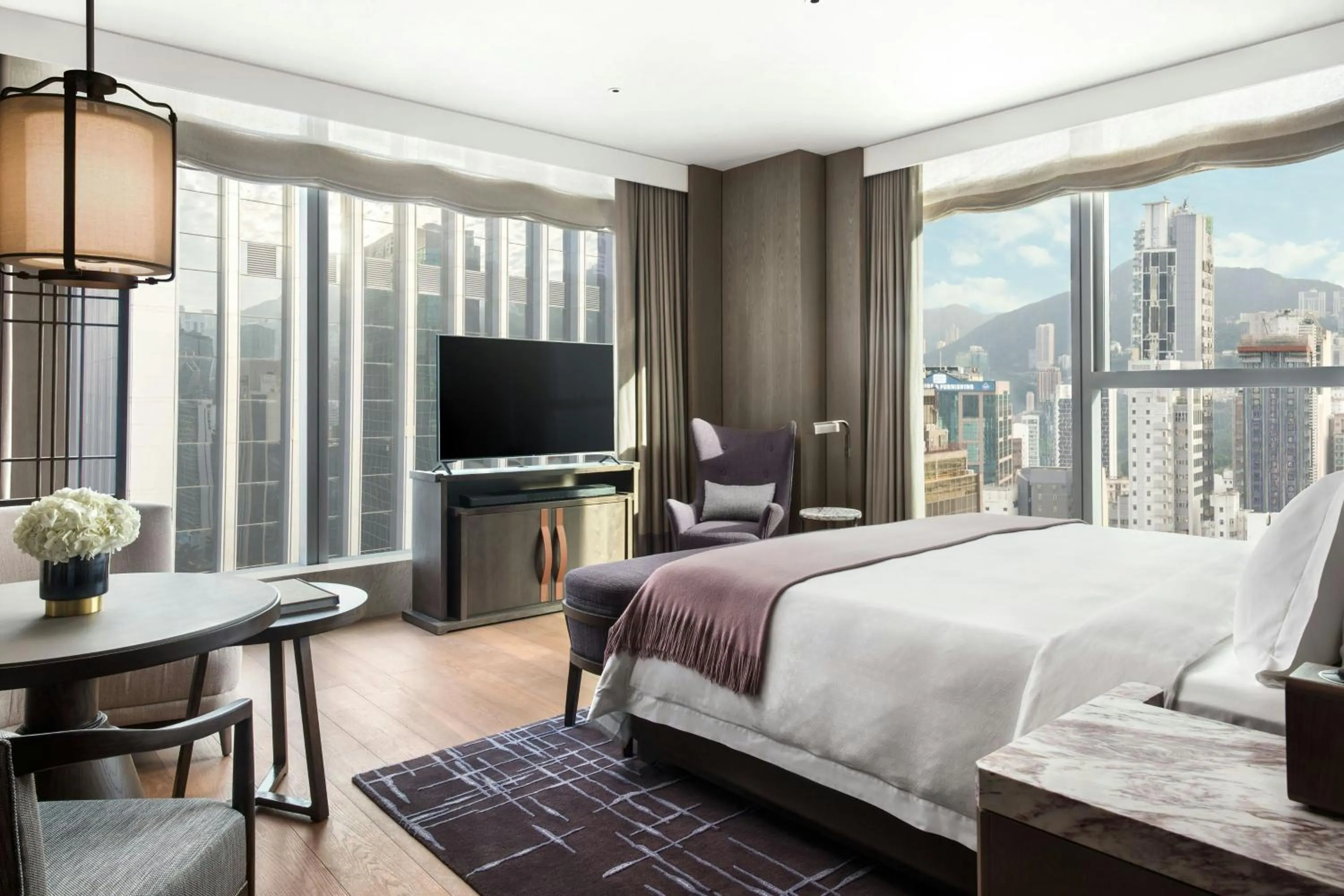 Photo of the whole room, Bed in The St. Regis Hong Kong