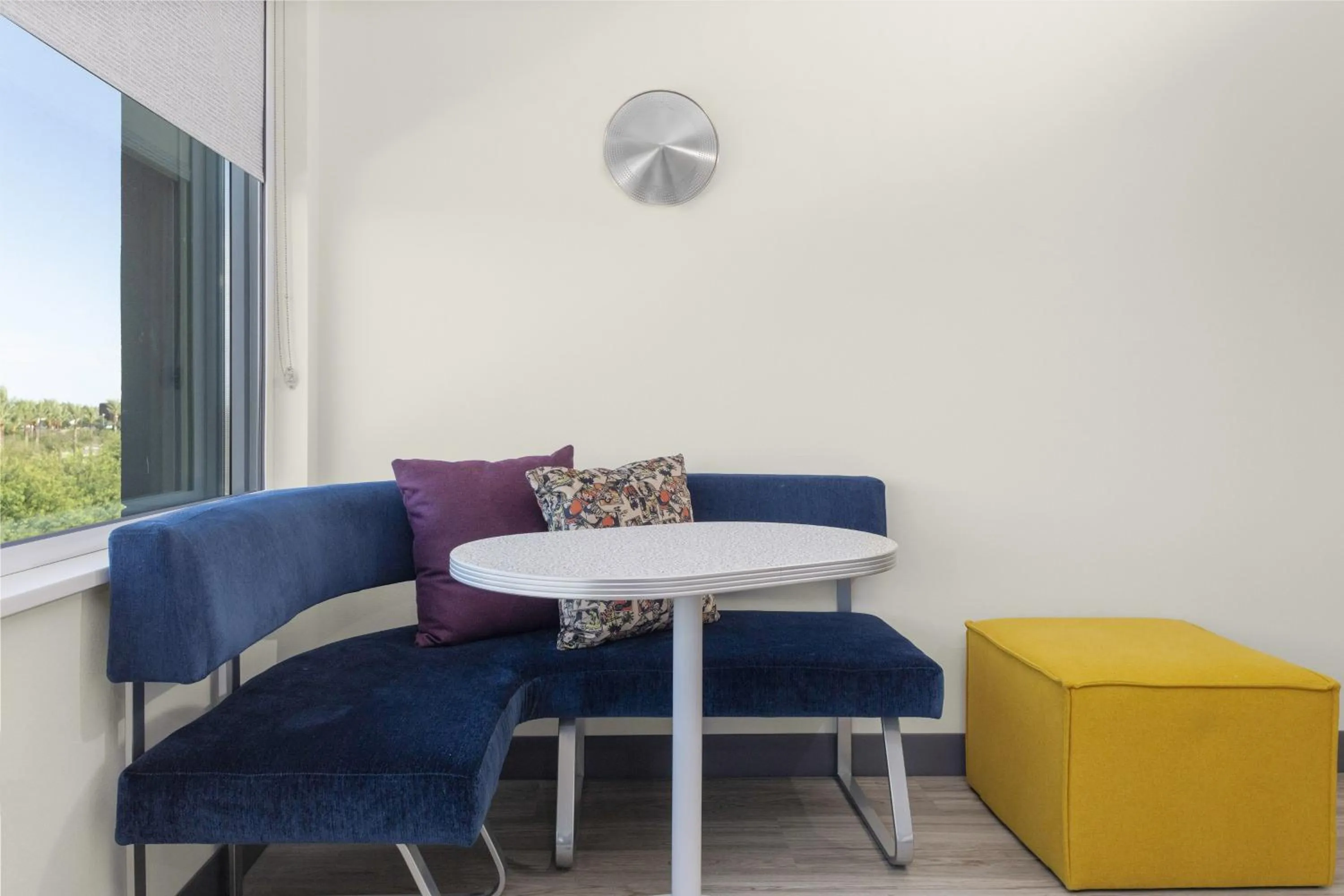 Photo of the whole room in Aloft Glendale at Westgate