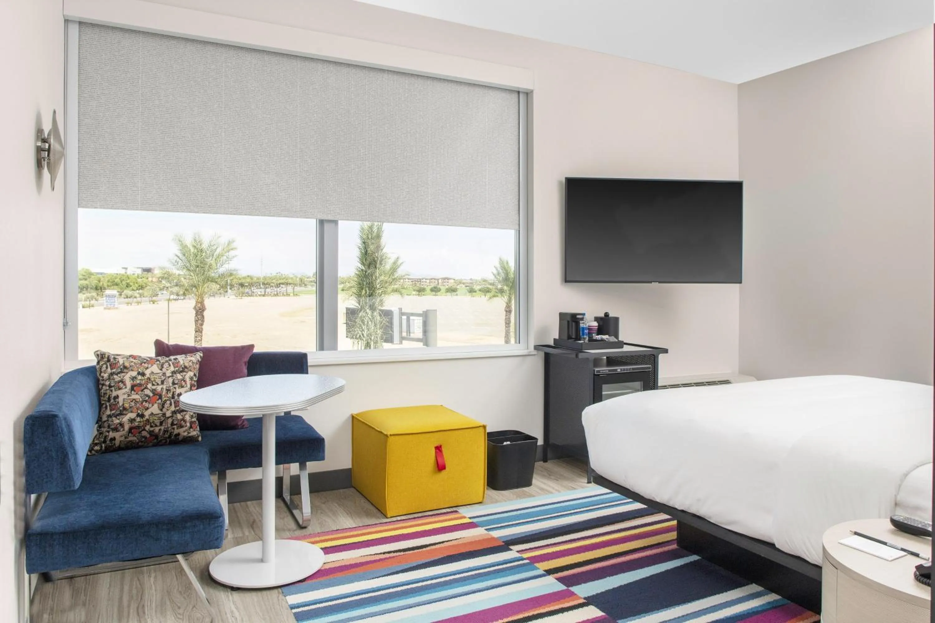 Photo of the whole room, Bed in Aloft Glendale at Westgate