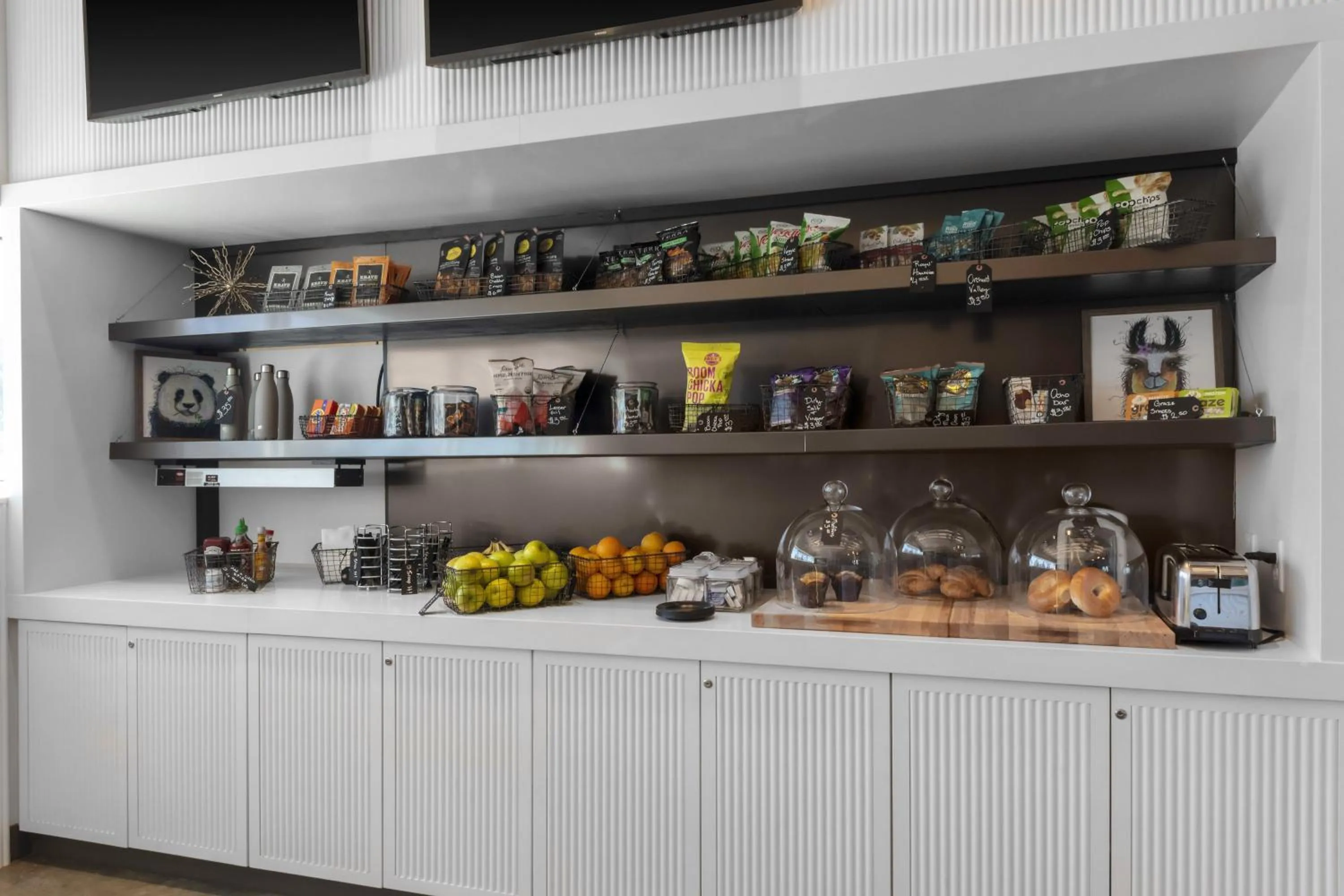 Restaurant/places to eat in Aloft Glendale at Westgate