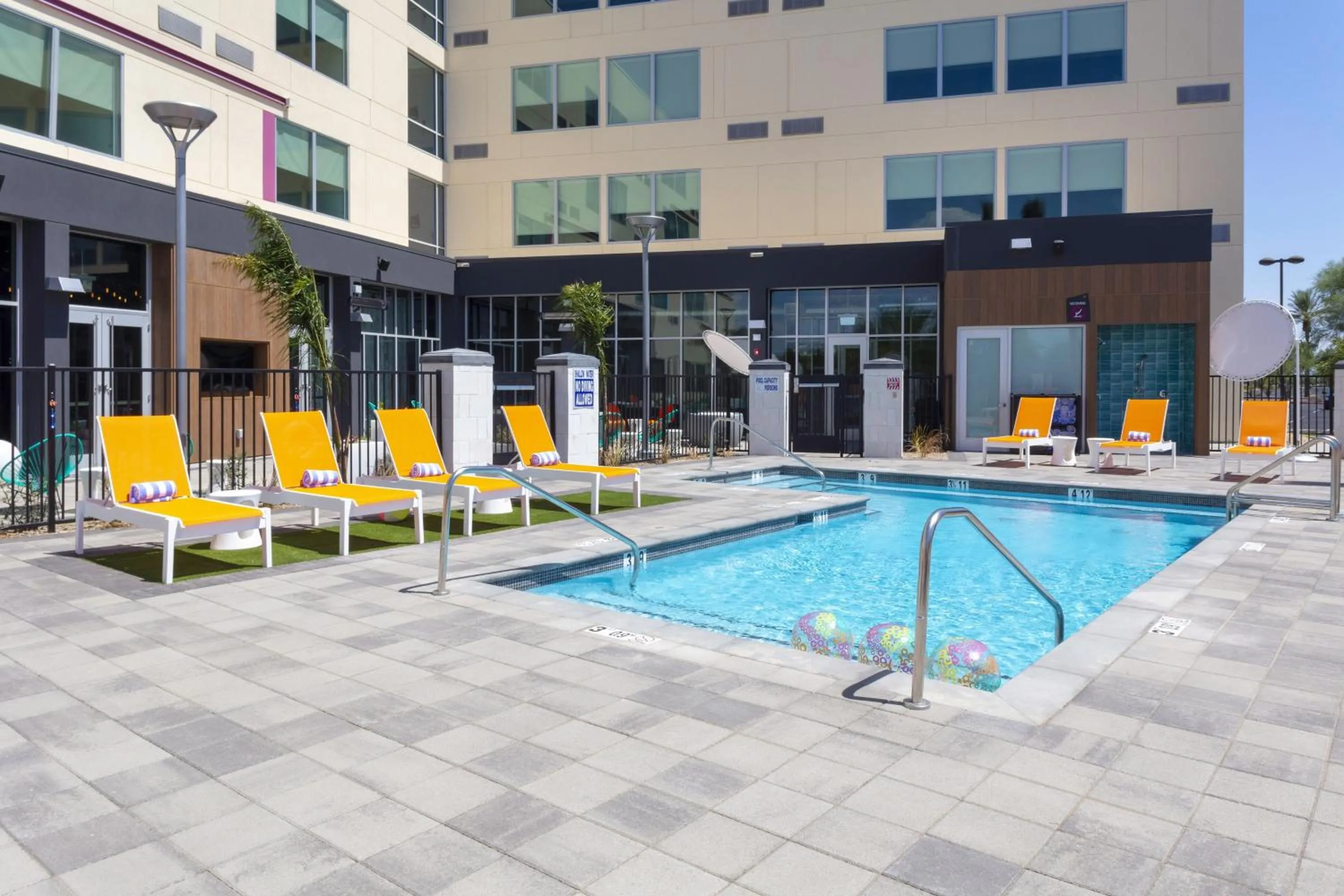 Swimming pool in Aloft Glendale at Westgate