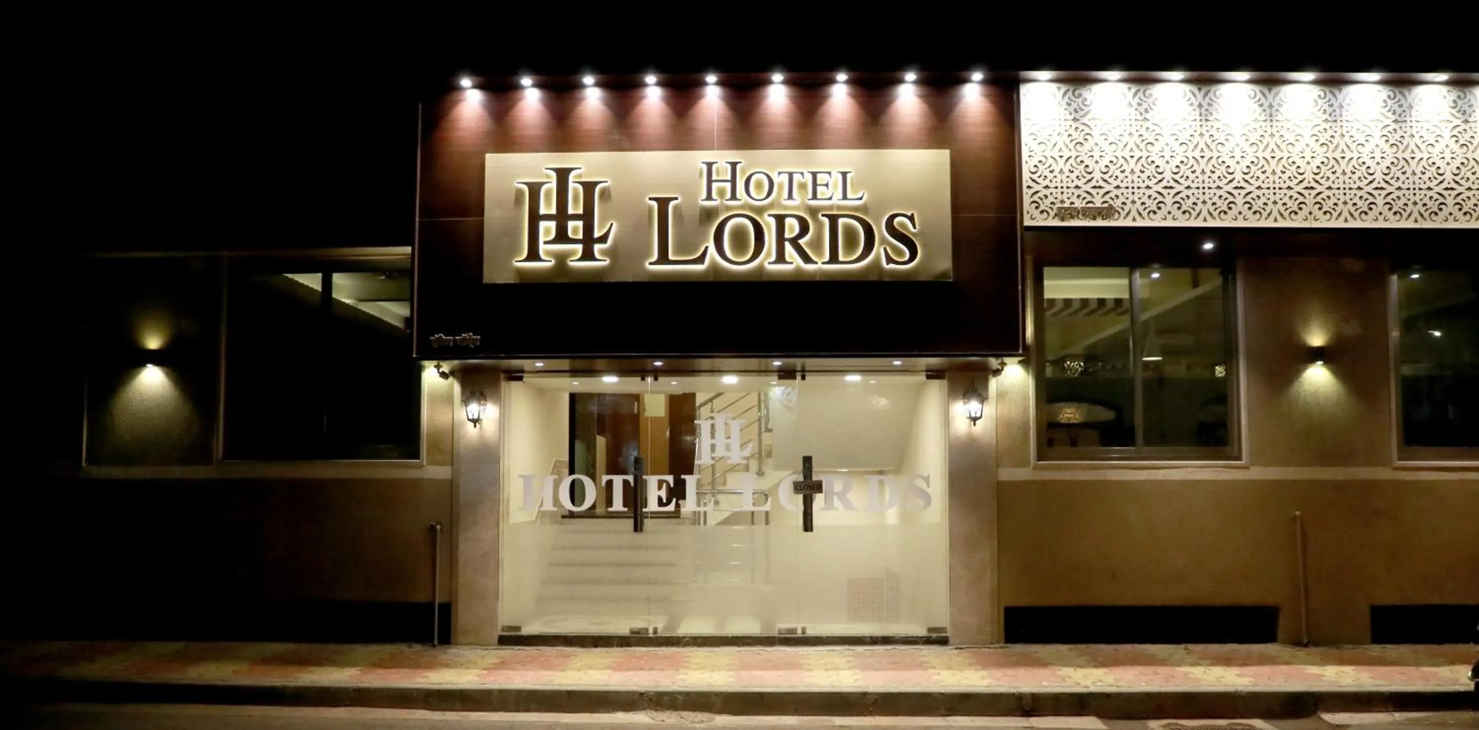 Property building in Hotel Lords, Fort