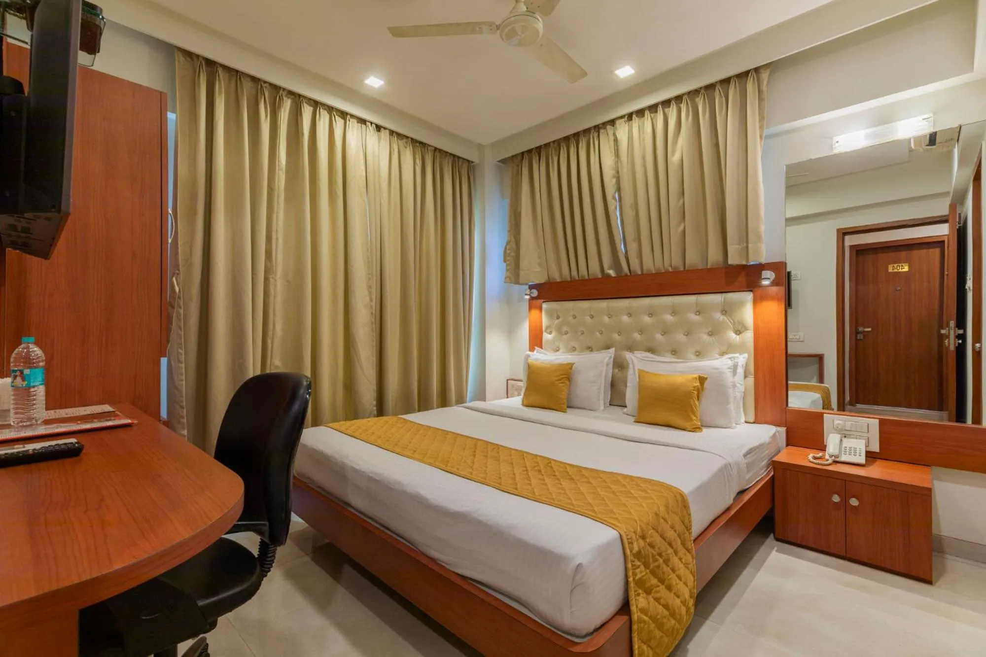 Bed in Hotel Lords, Fort