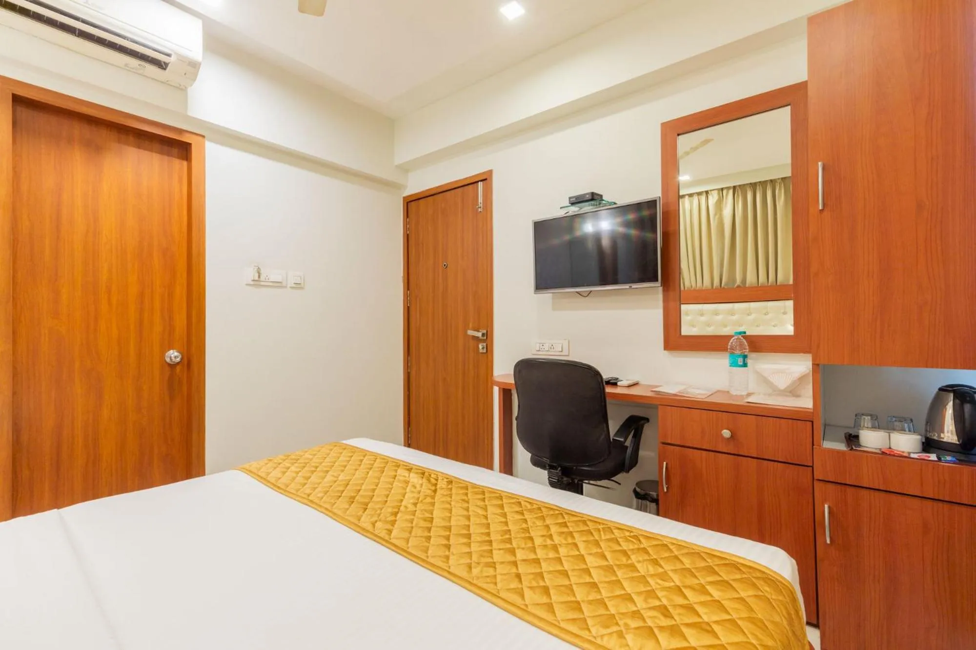 Bed in Hotel Lords, Fort