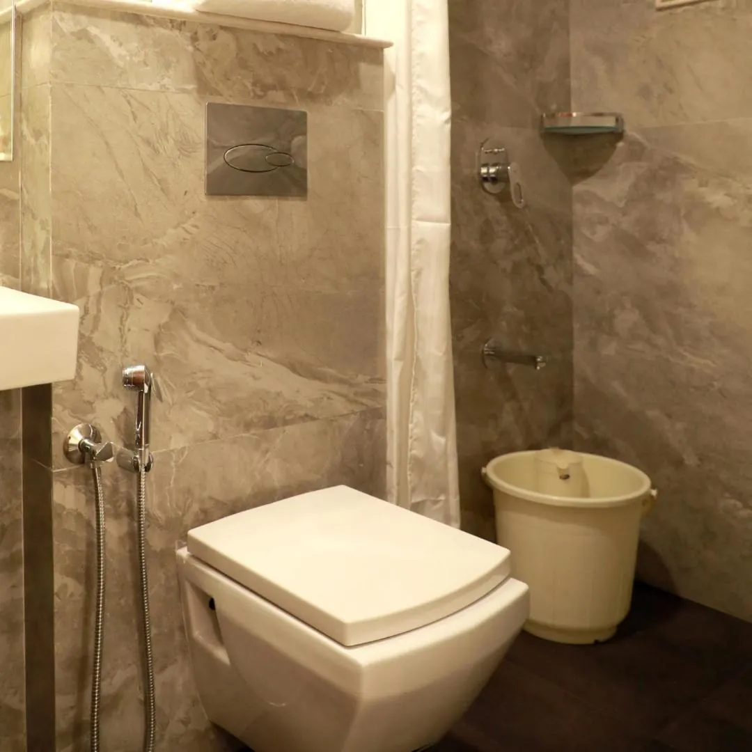 Shower in Hotel Lords, Fort