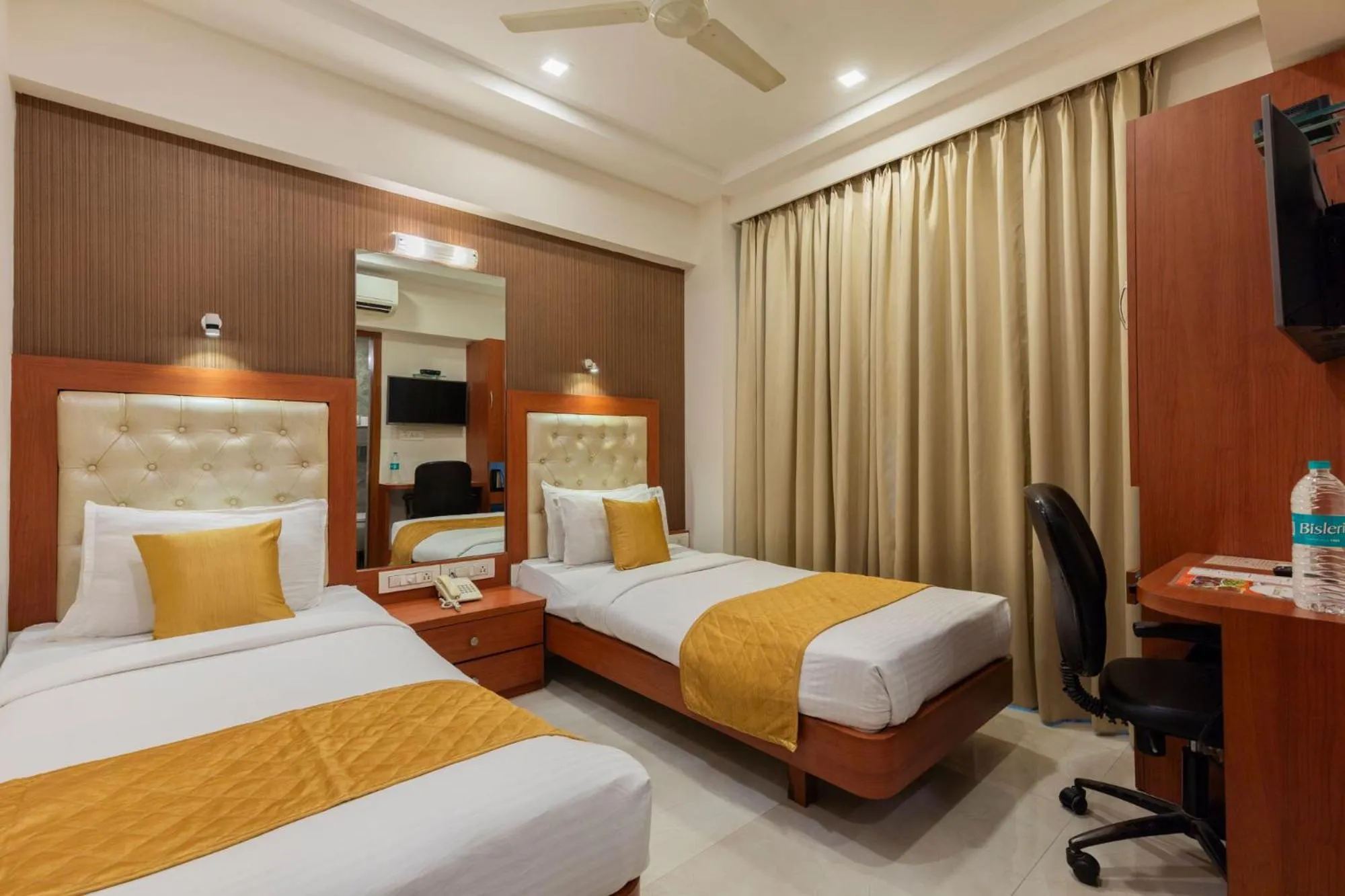 Bed in Hotel Lords, Fort