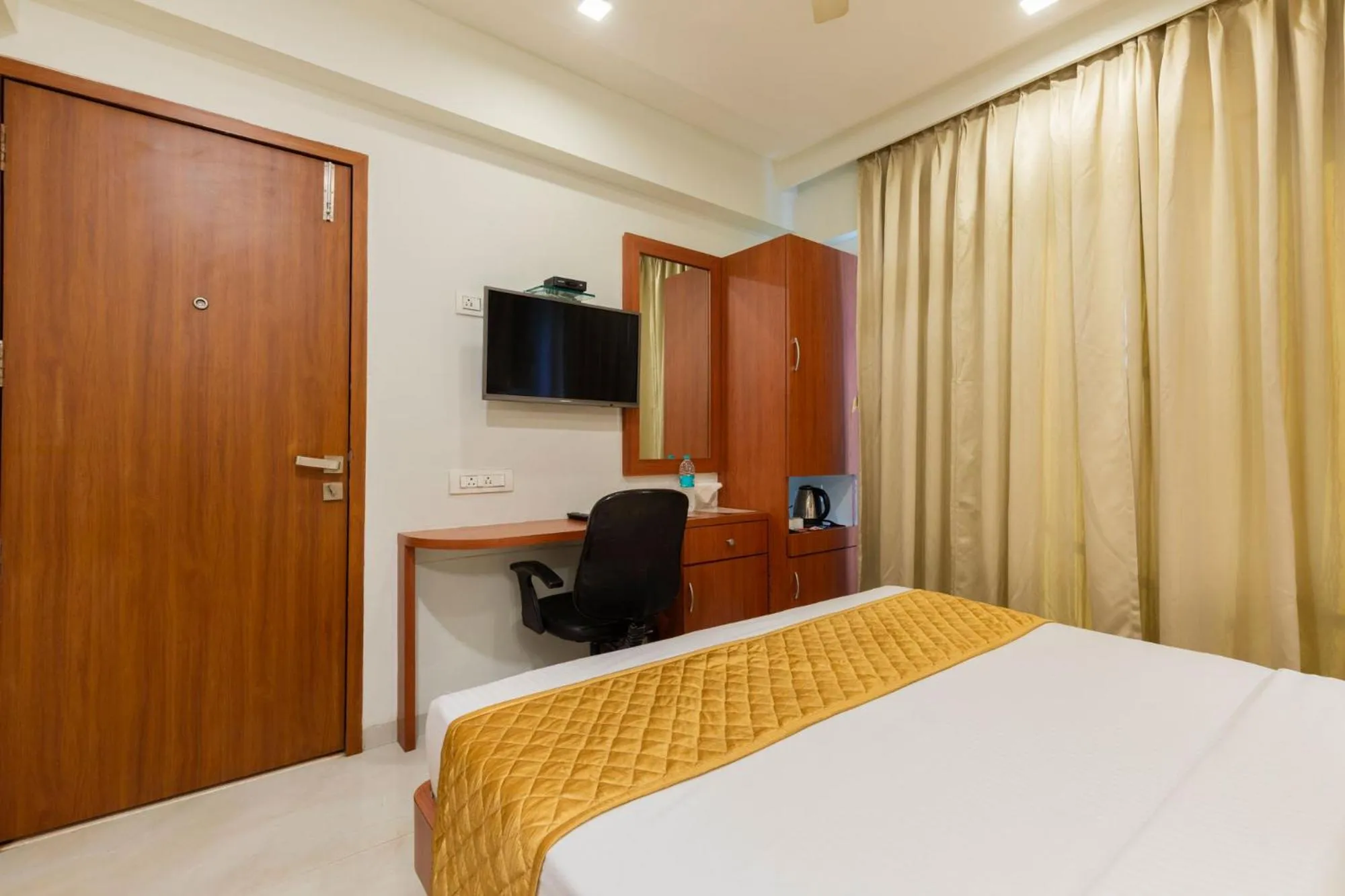 Bed in Hotel Lords, Fort