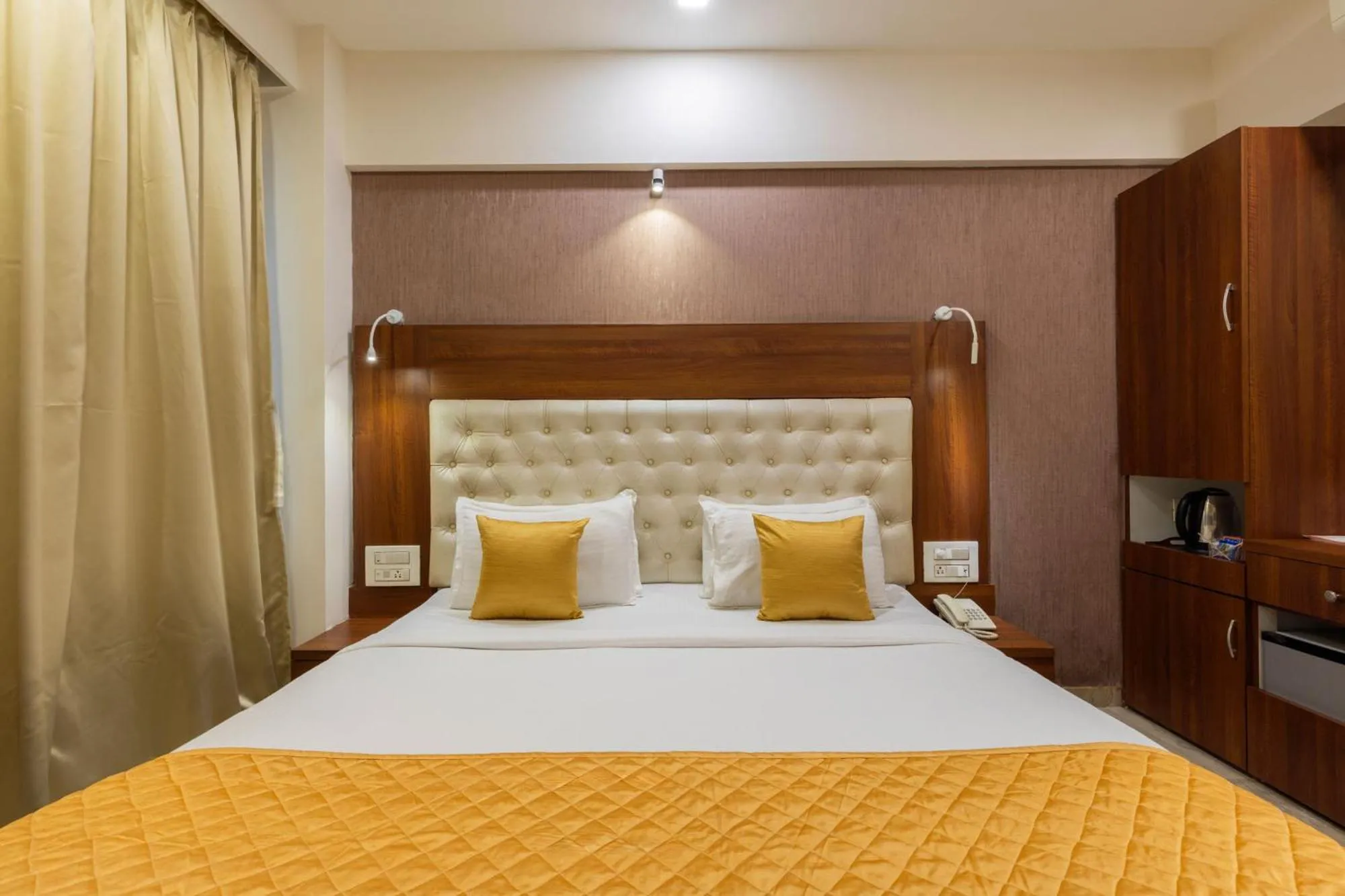 Bed in Hotel Lords, Fort