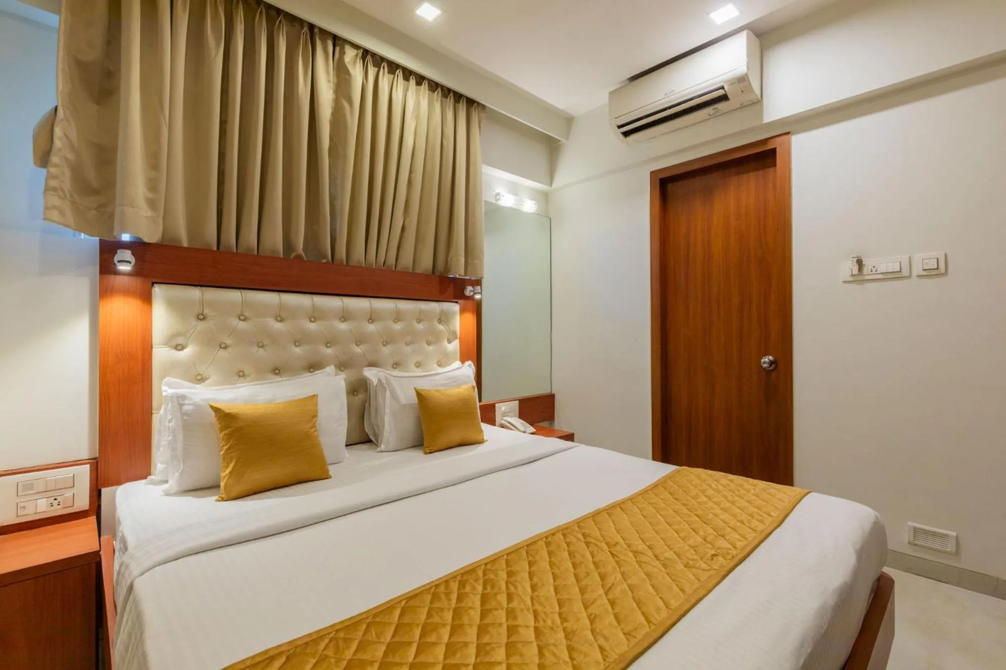 Bed in Hotel Lords, Fort