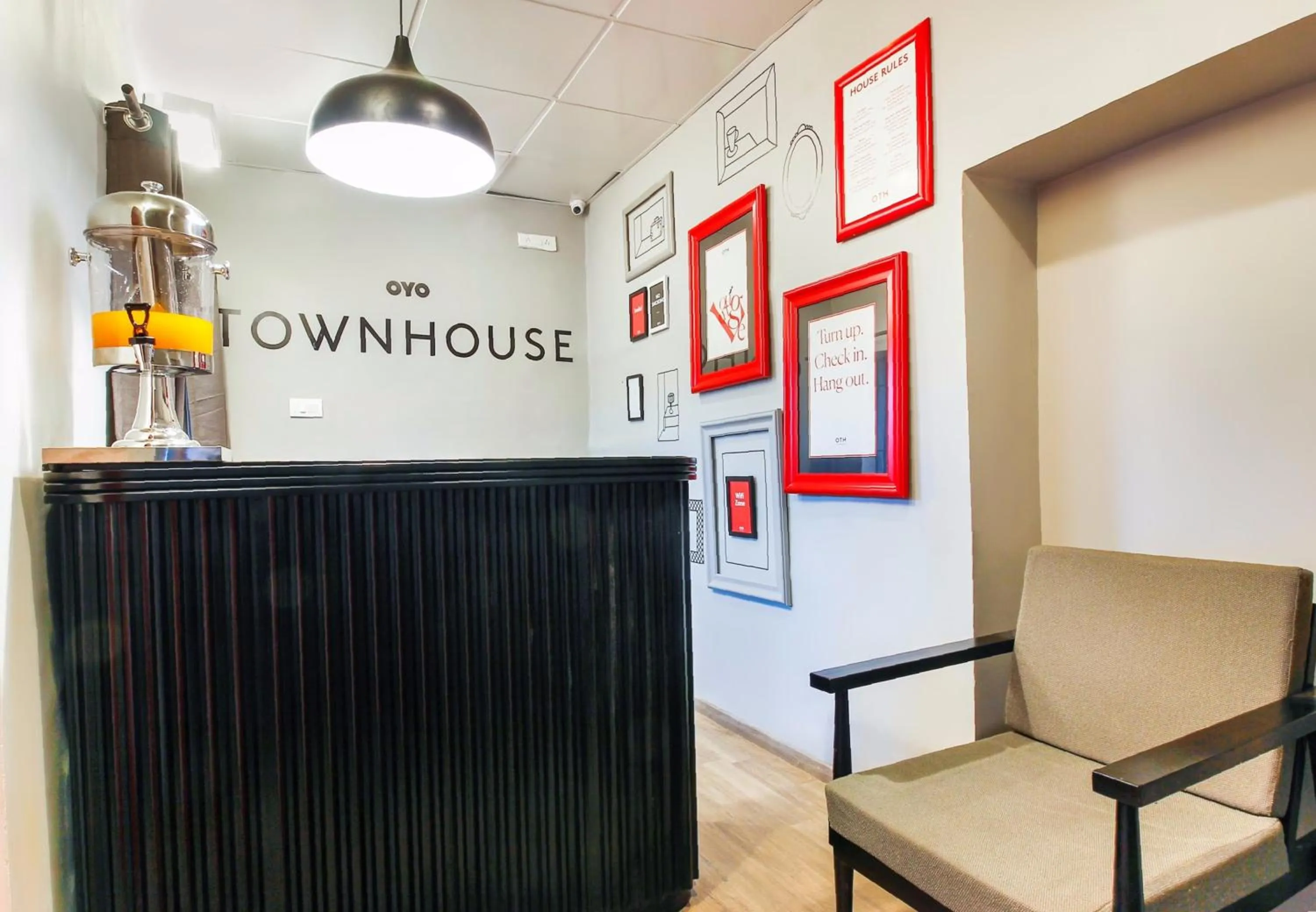 Lobby or reception in Super Townhouse RCC Sunrise