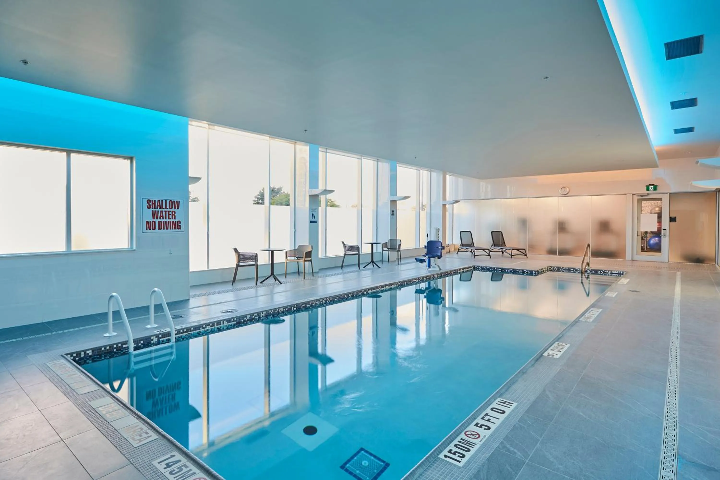 Swimming pool in Hyatt Place Toronto Mississauga and Luxe Convention Centre