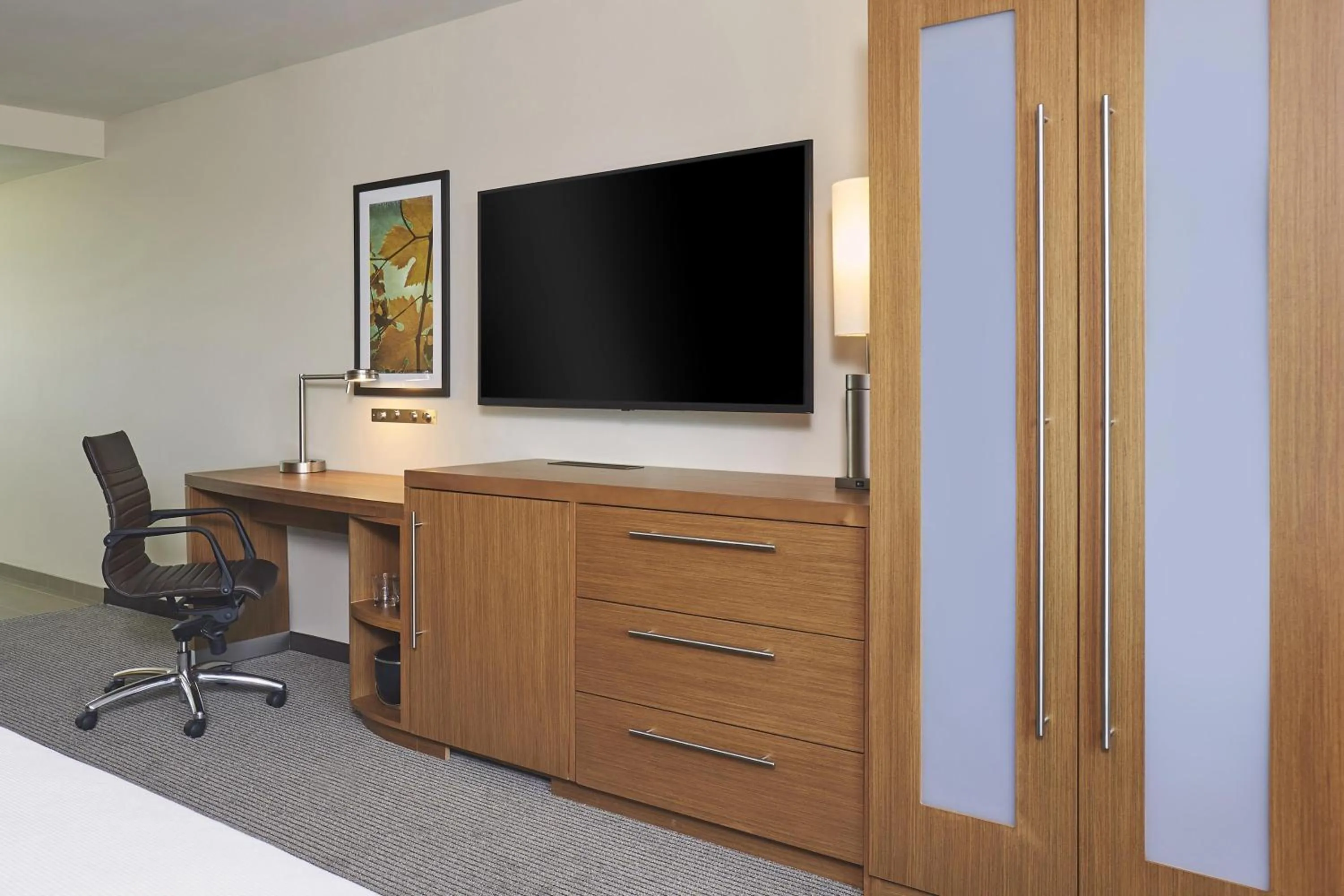 Bedroom in Hyatt Place Toronto Mississauga and Luxe Convention Centre